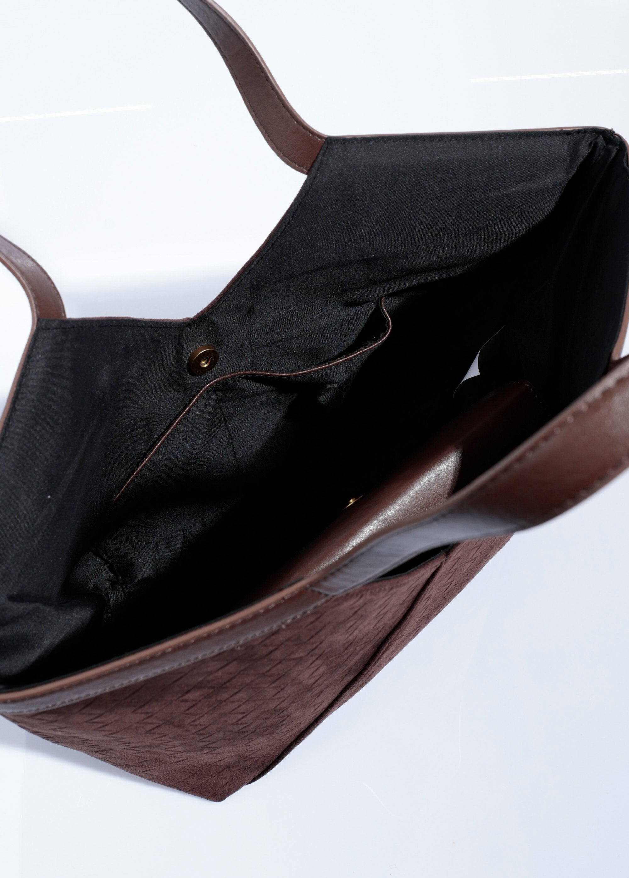 Boodschappentas_van_suède_met_geweven_effect_Chocolat_DE1_slim