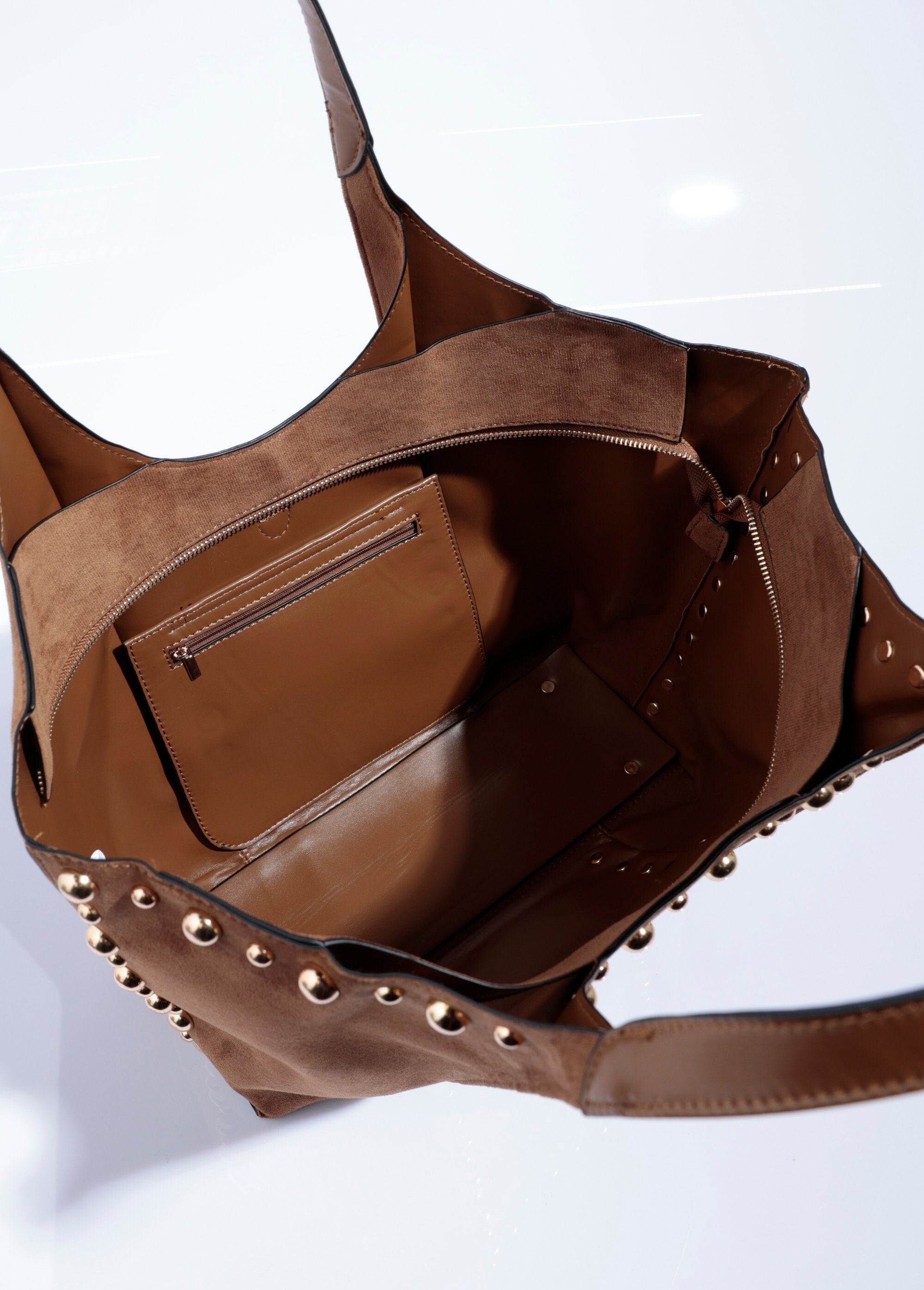 Sac_cabas_suédine_et_clous_ronds_métal_Noisette_DE1_slim