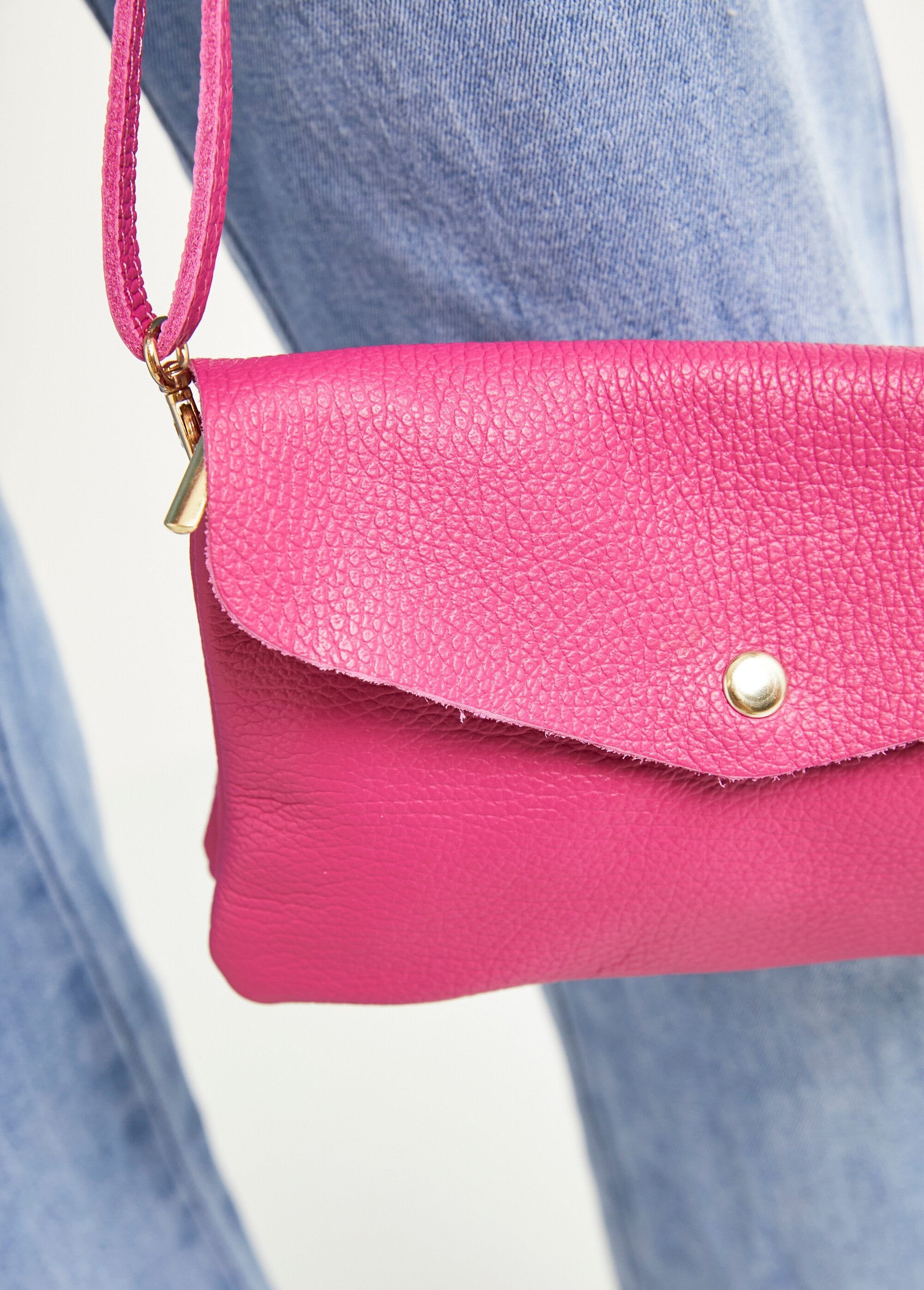 Sac_pochette_bandoulière_cuir_grainé_Magenta_fuchsia_DE1_slim