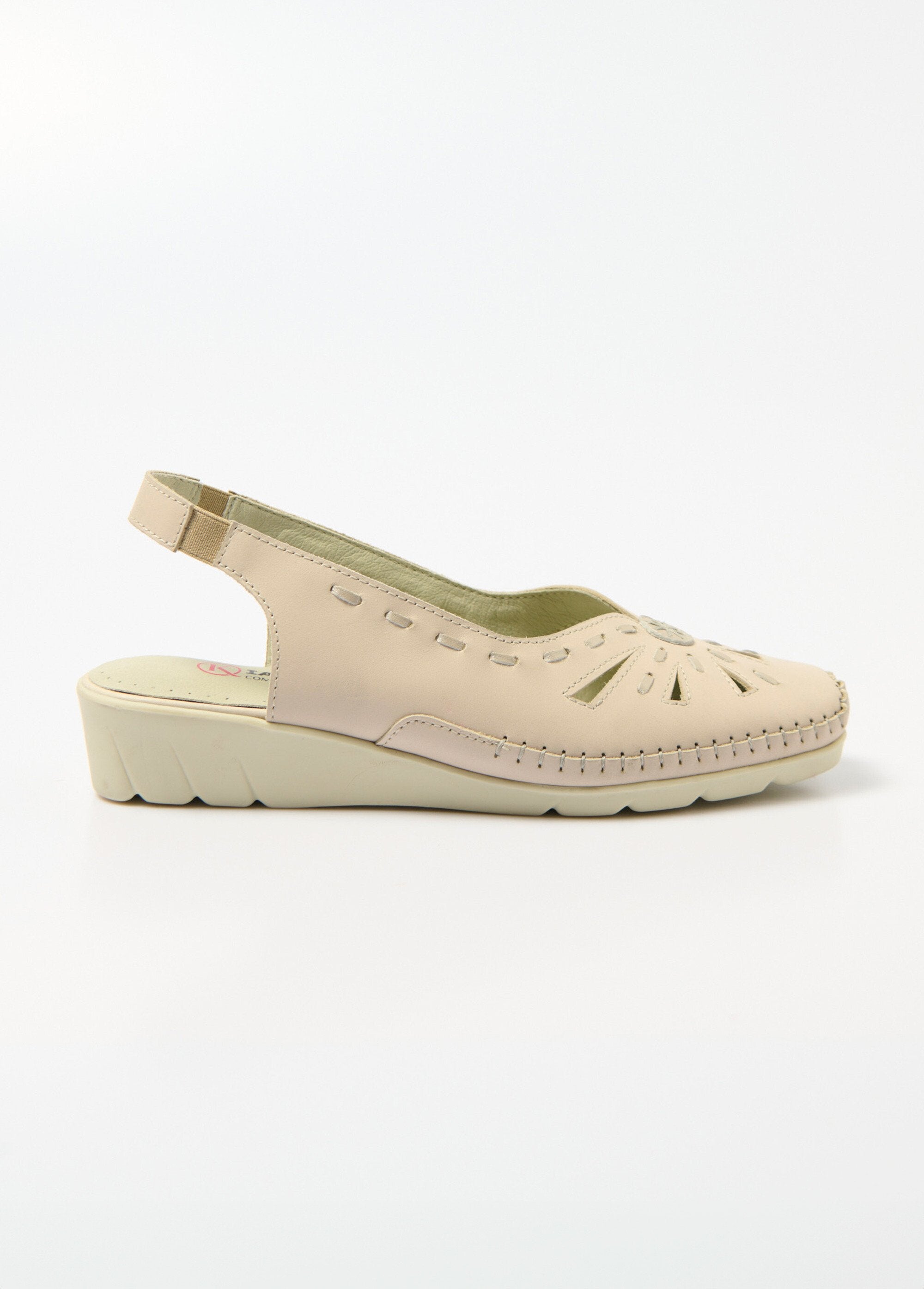 Leren_comfort_sandalen_met_gesloten_teen_Beige_DR1_slim