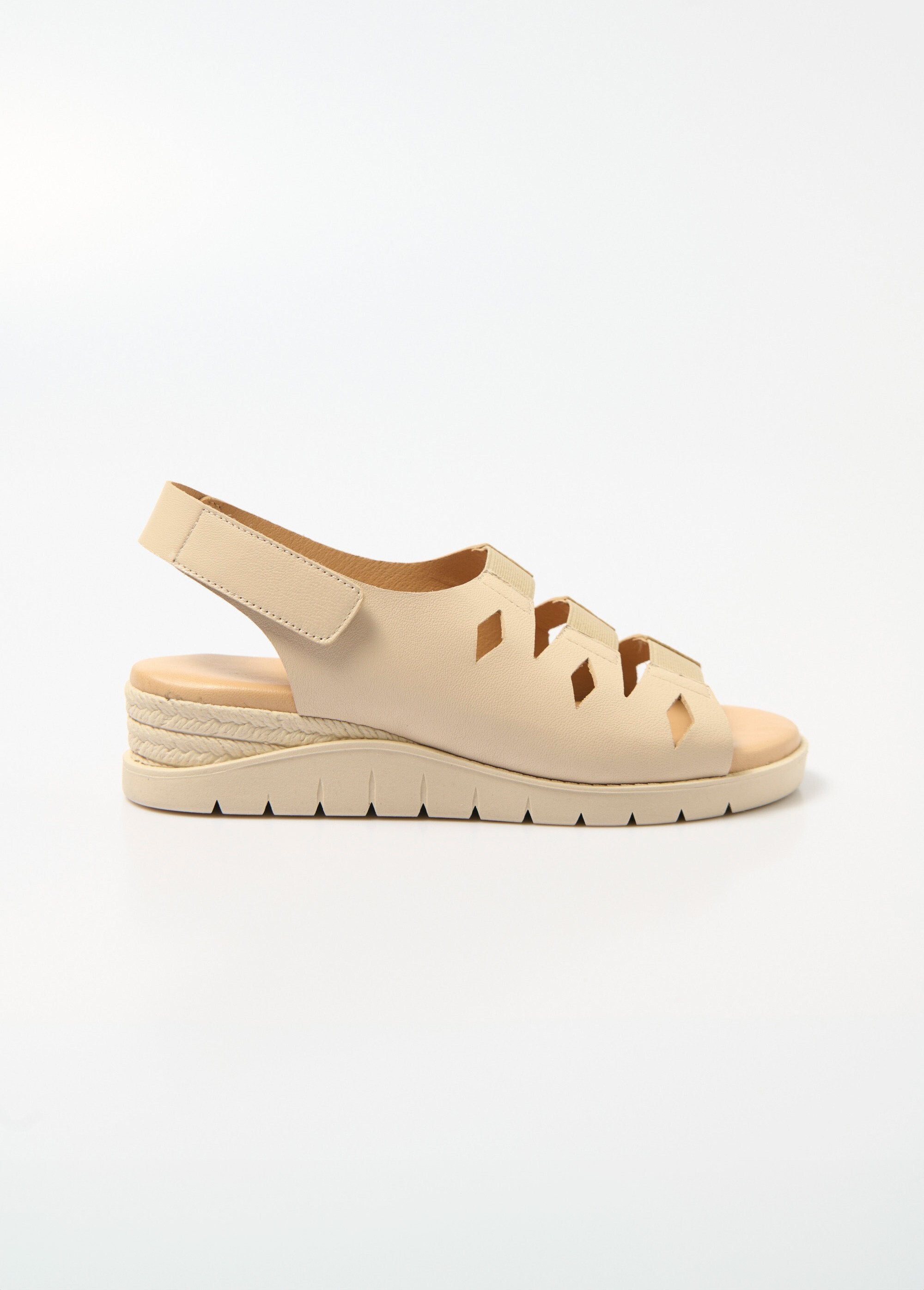 Sandalen_met_open_teen_en_elastiek_Beige_DR1_slim