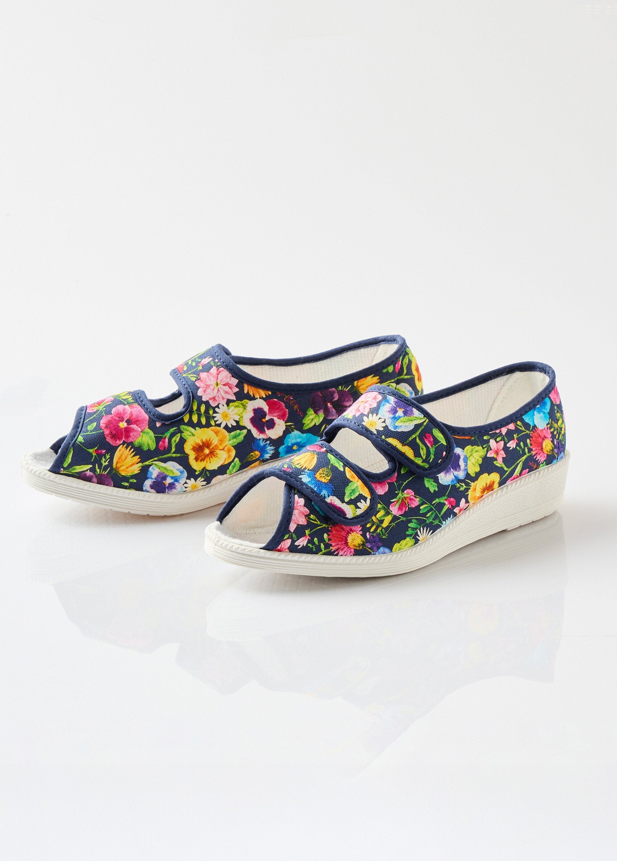 Comfortabele_sandalen_met_open_teen_Marine_print_DE1_slim