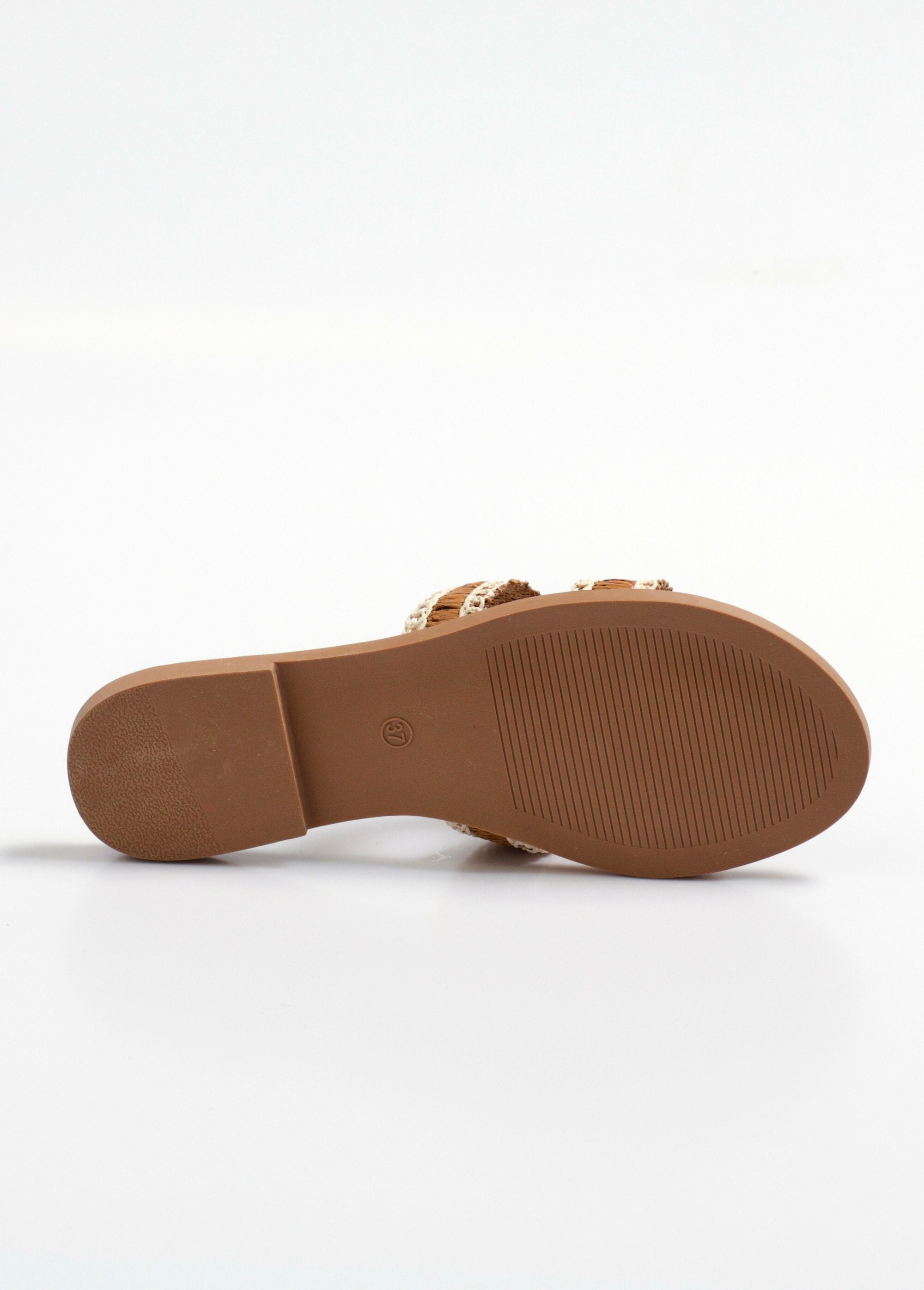 Etnische_platte_muiltjes_van_stro_Camel_UN1_slim