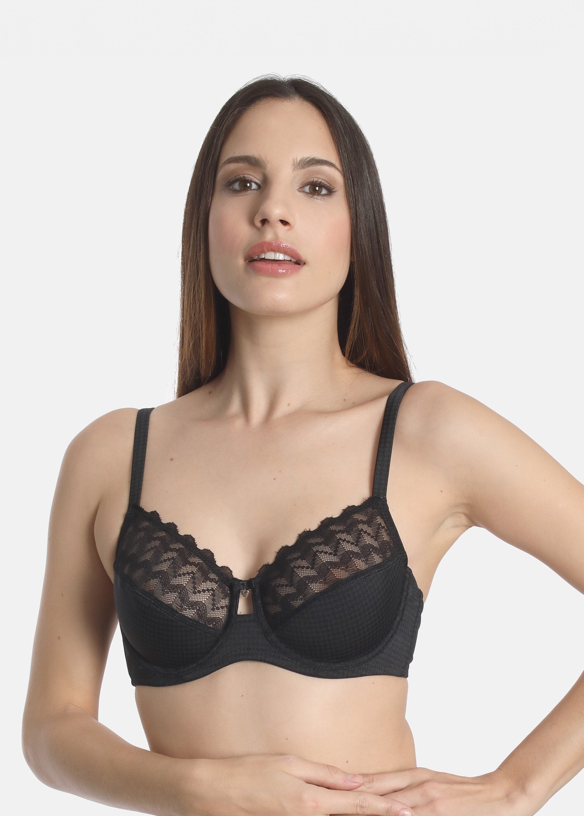 Soutien-gorge_emboitant_dentelle_Noir_FA1_slim