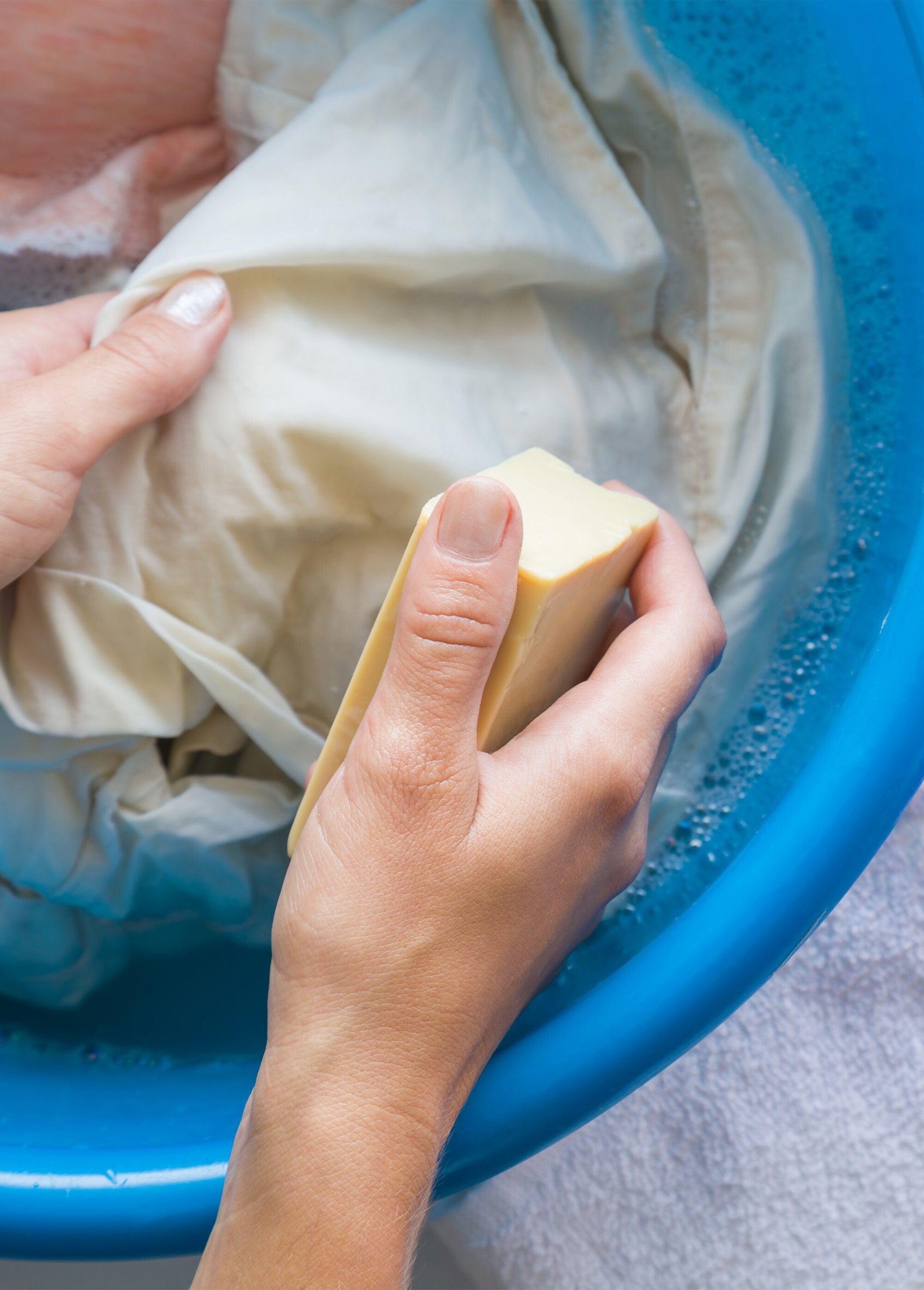 Savon_détachant_naturel_au_fiel_de_boeuf_Savon_detachant_DE1_slim