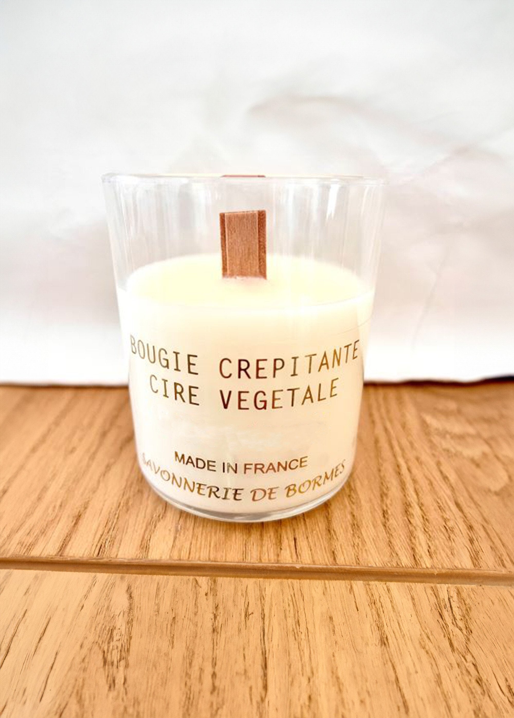 Bougie_crépitante_à_l'Amande_douce_Blanc_FA1_slim