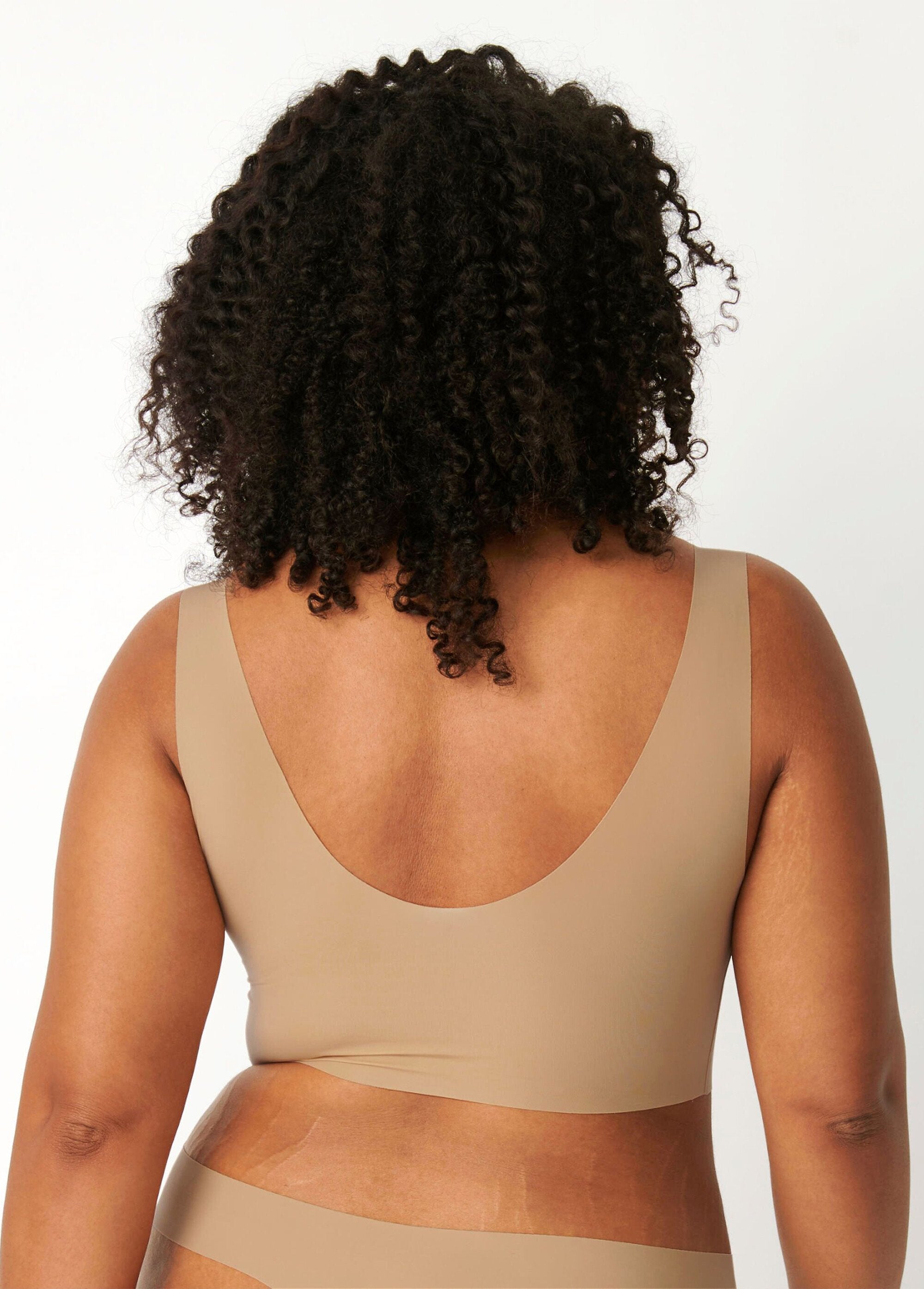 Brassière_Zero_Feel_Peau_DO1_curvy