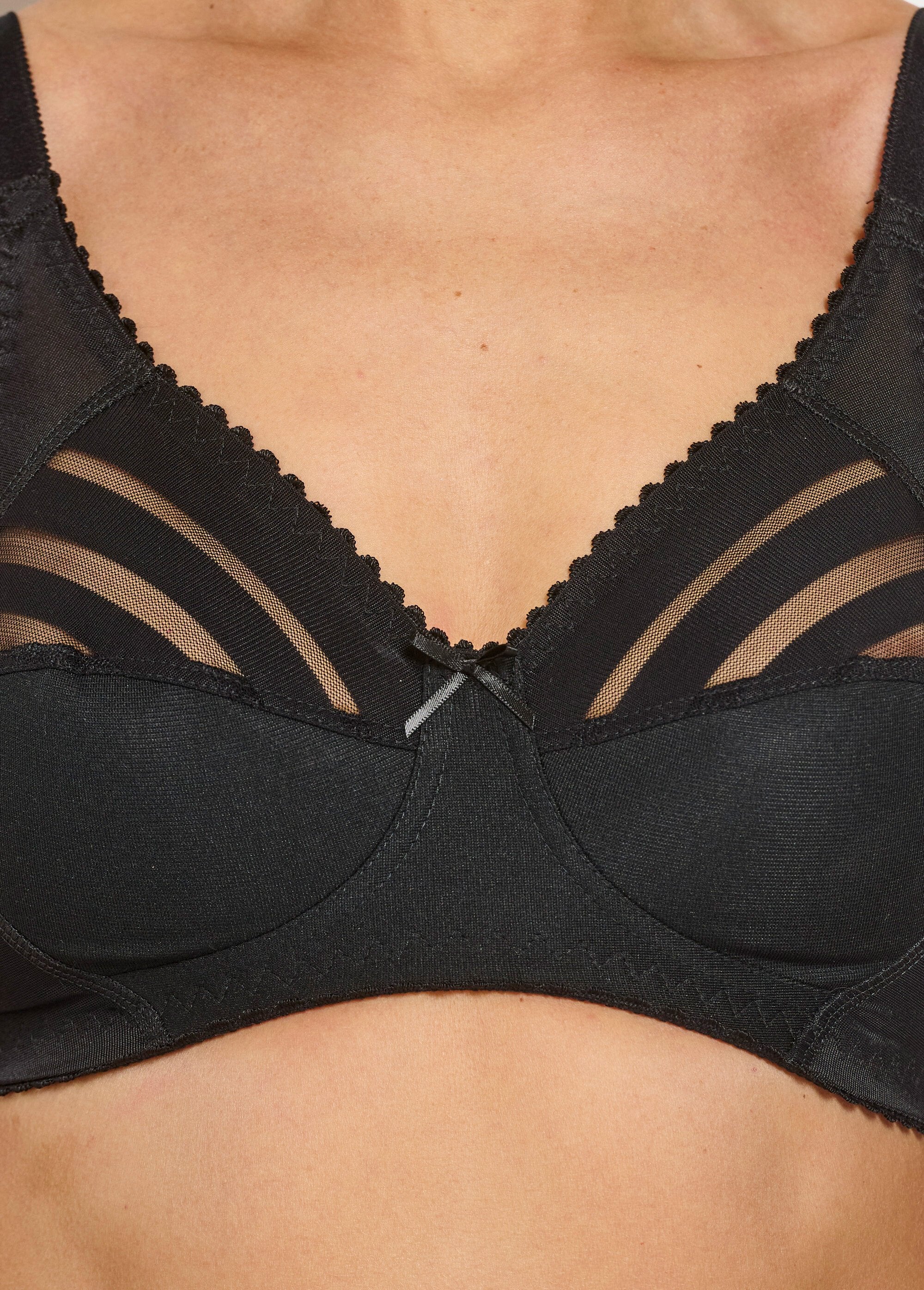Soutien-gorge_sans_armatures_tulle_effet_rayé_Noir_DE1_slim