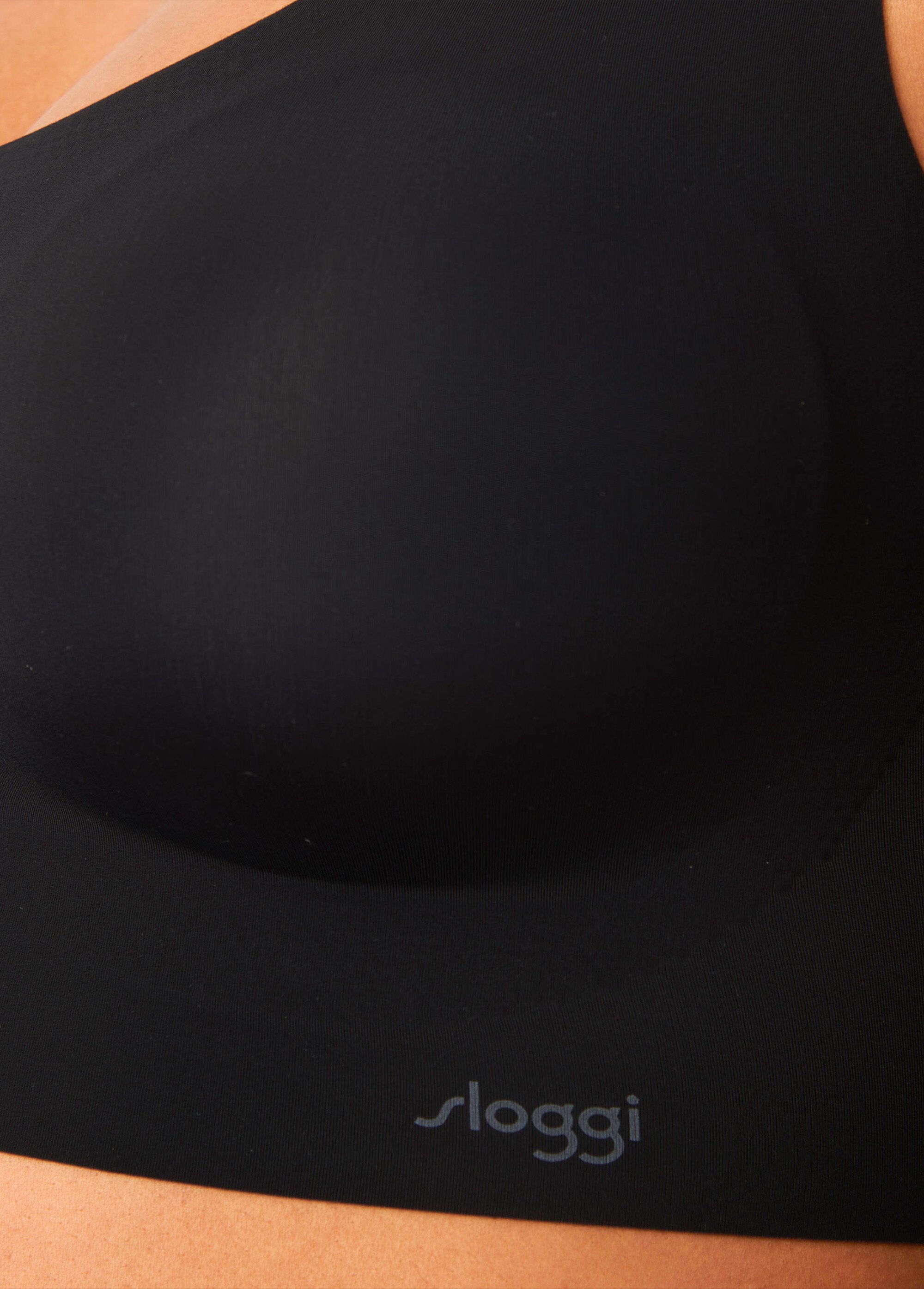 Brassière_Zero_Feel_Noir_DE1_curvy