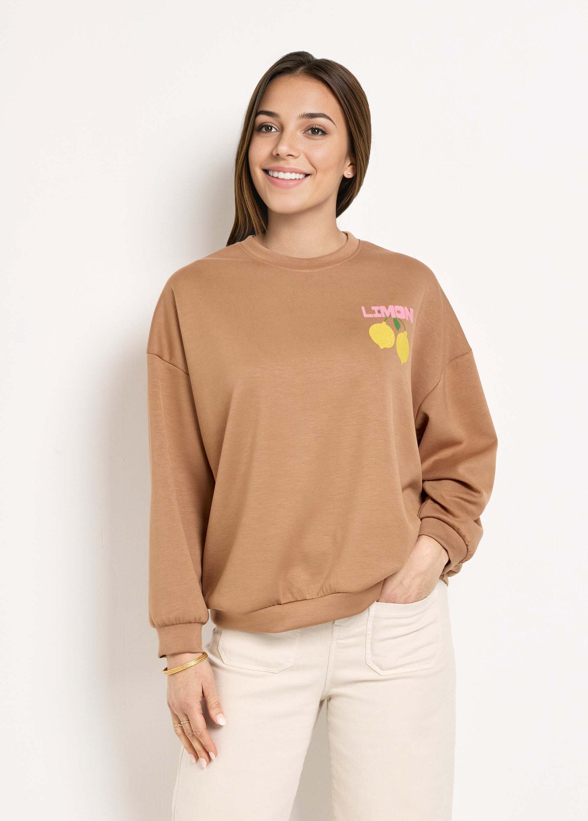 Zacht_gebreid_sweatshirt_met_ronde_hals_en_oranje_motief_Camel_FA1_slim