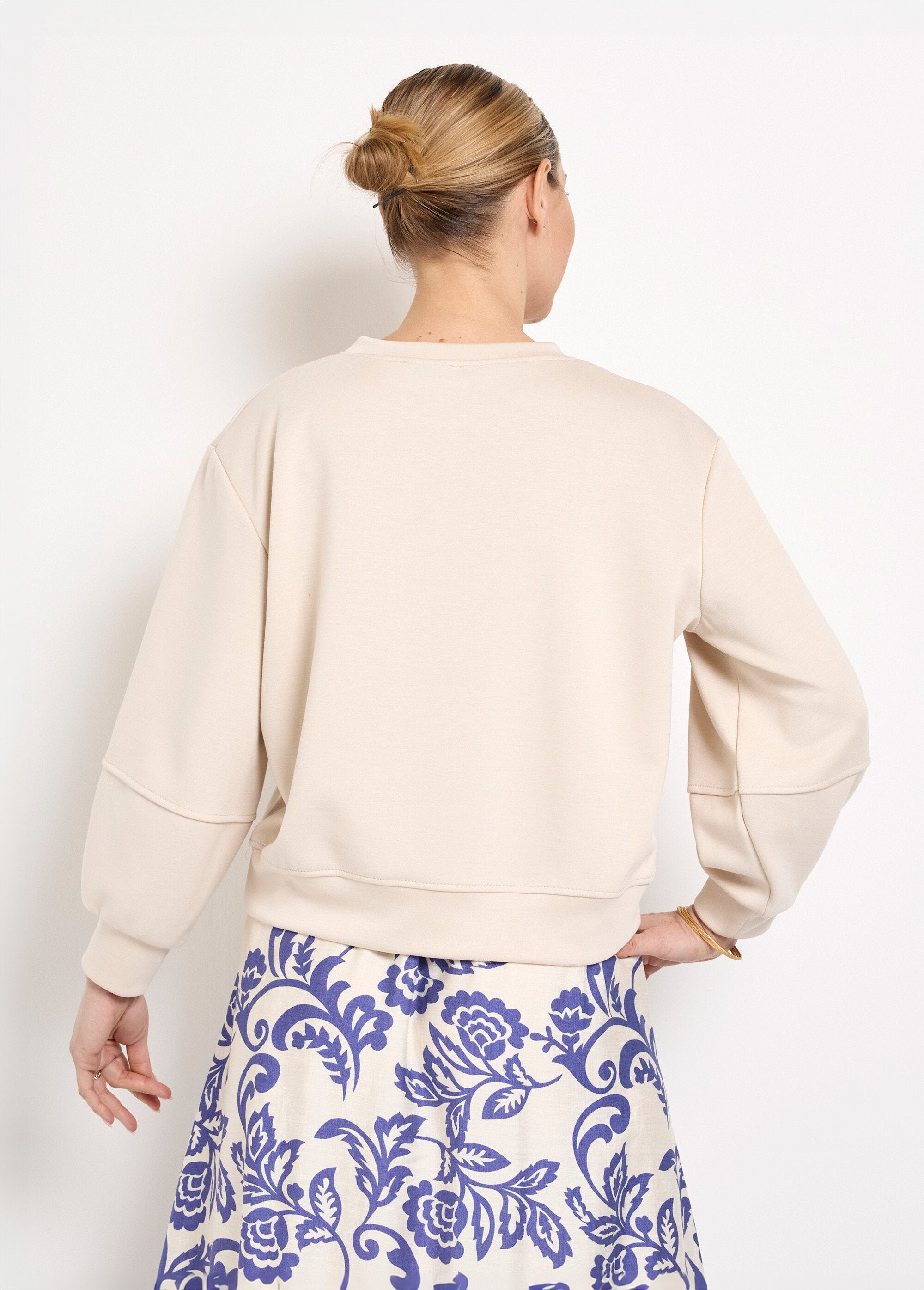 Sweat_court_col_rond_en_maille_douce_Sable_DO1_slim