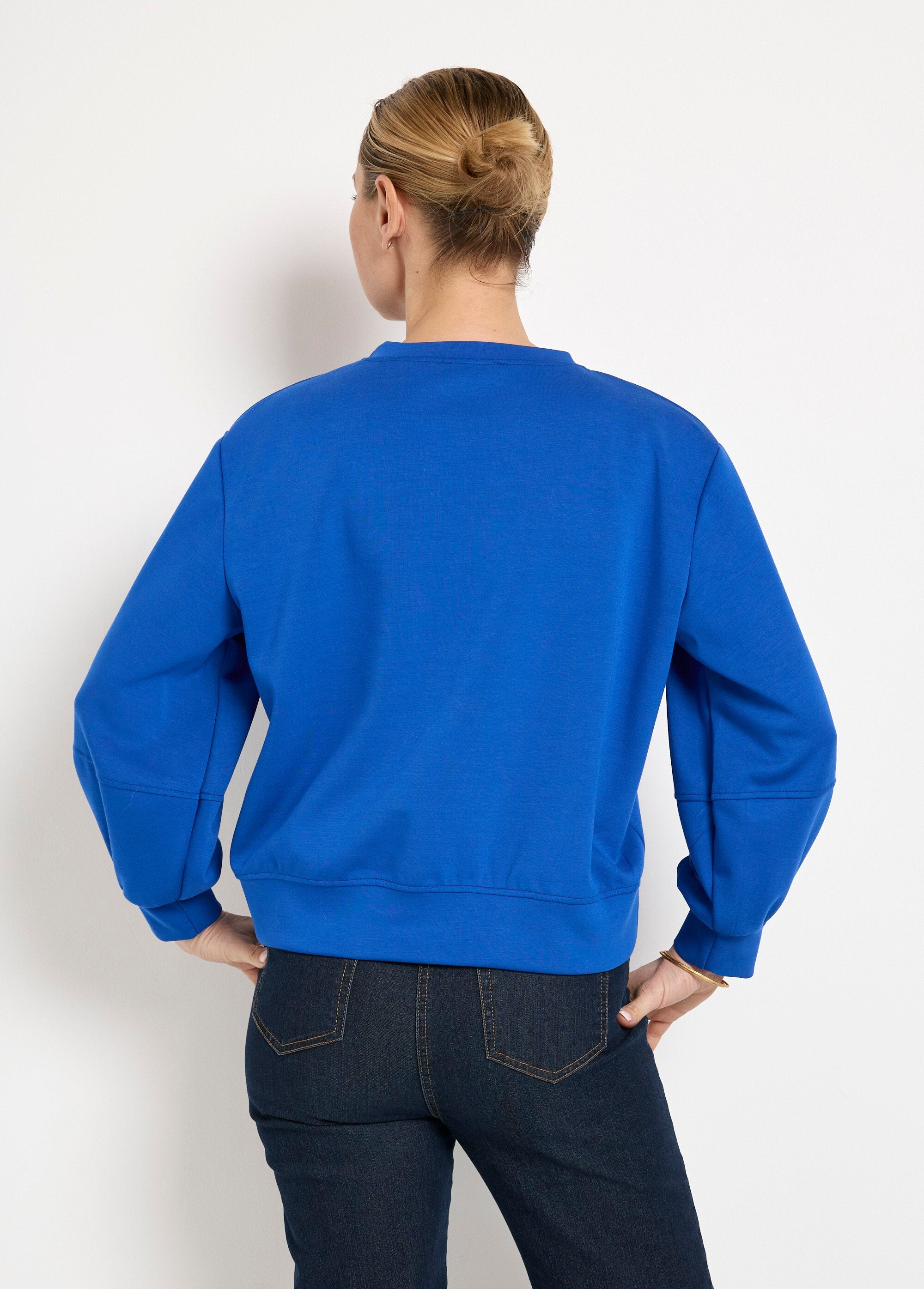 Sweat_court_col_rond_en_maille_douce_Bleu_vif_DO1_slim