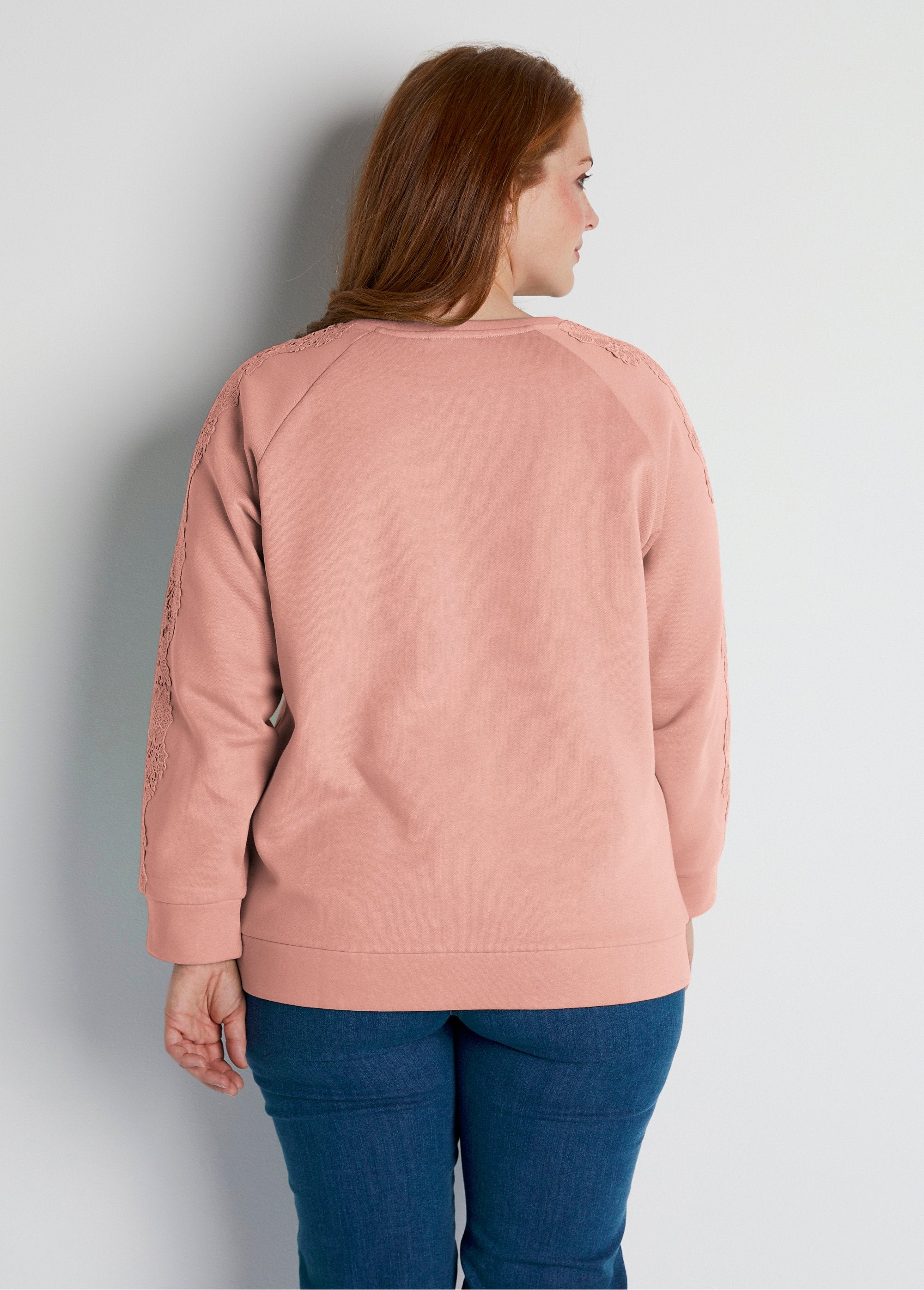 Jersey_sweatshirt_met_kanten_kraag_Rose_DO1_curvy