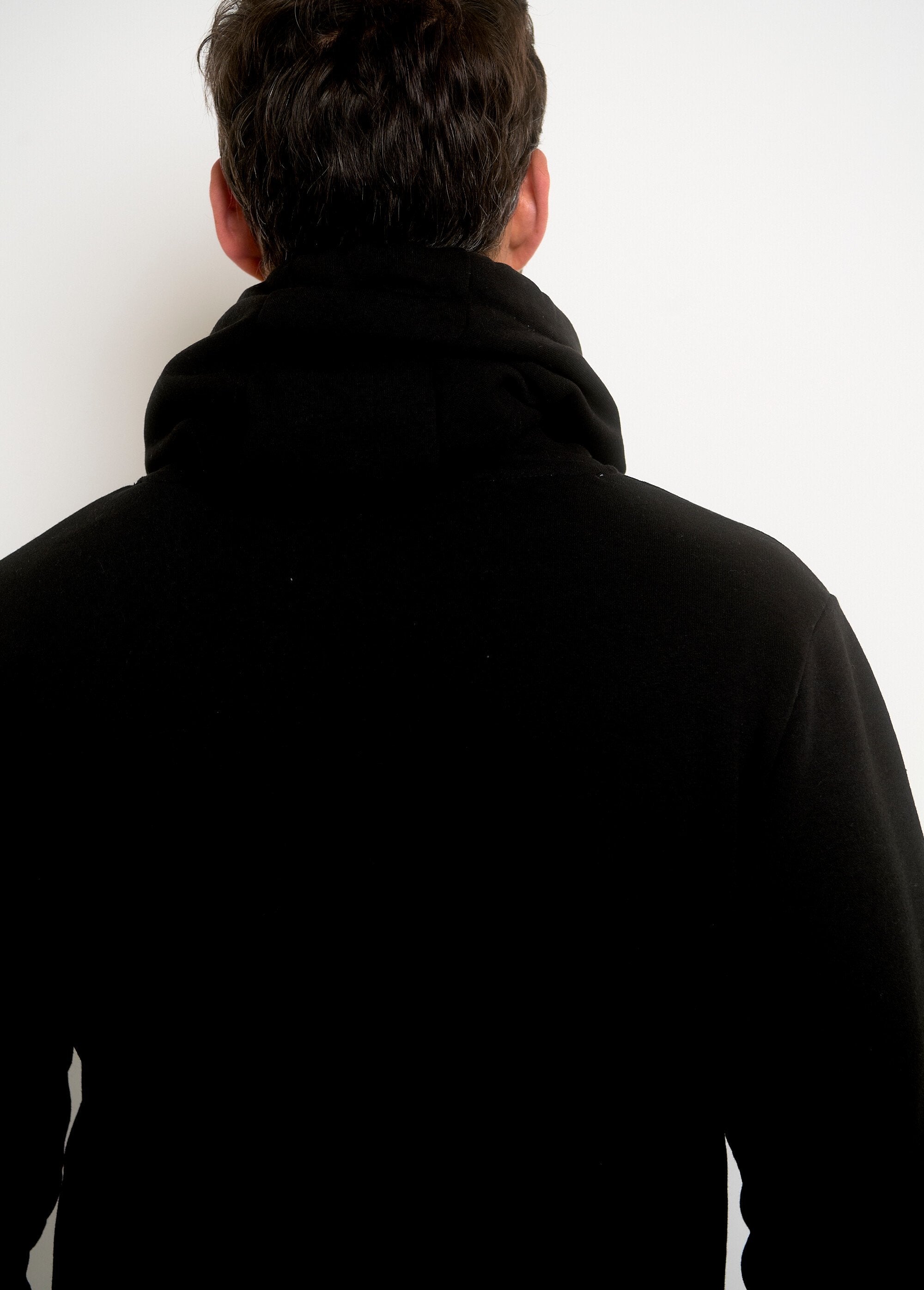 Sweat_pour_homme_avec_poche_kangourou_Noir_DO2_slim