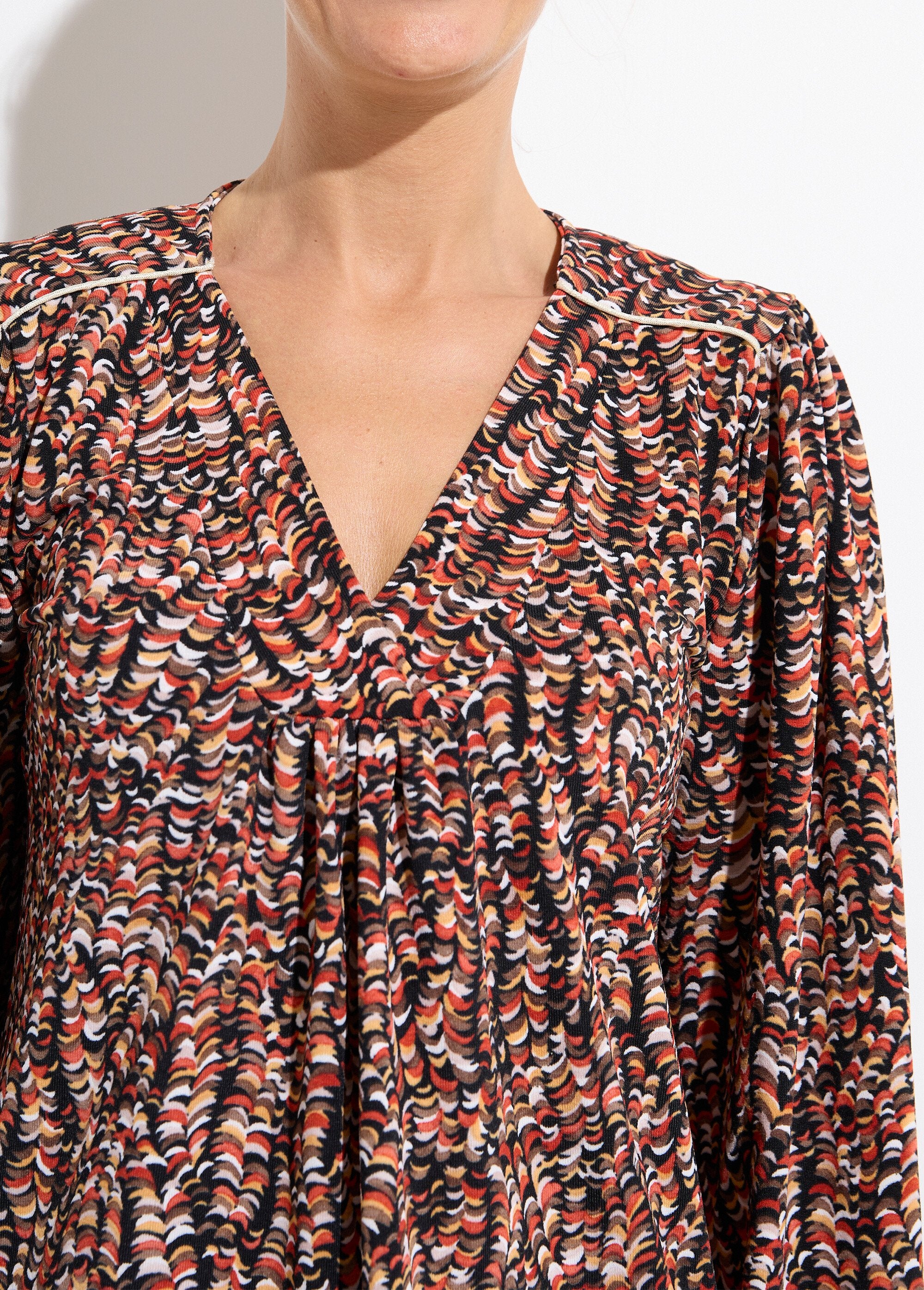 T-shirt_blouse_ample_imprimé_graphique_Noir_et_miel_DE1_slim