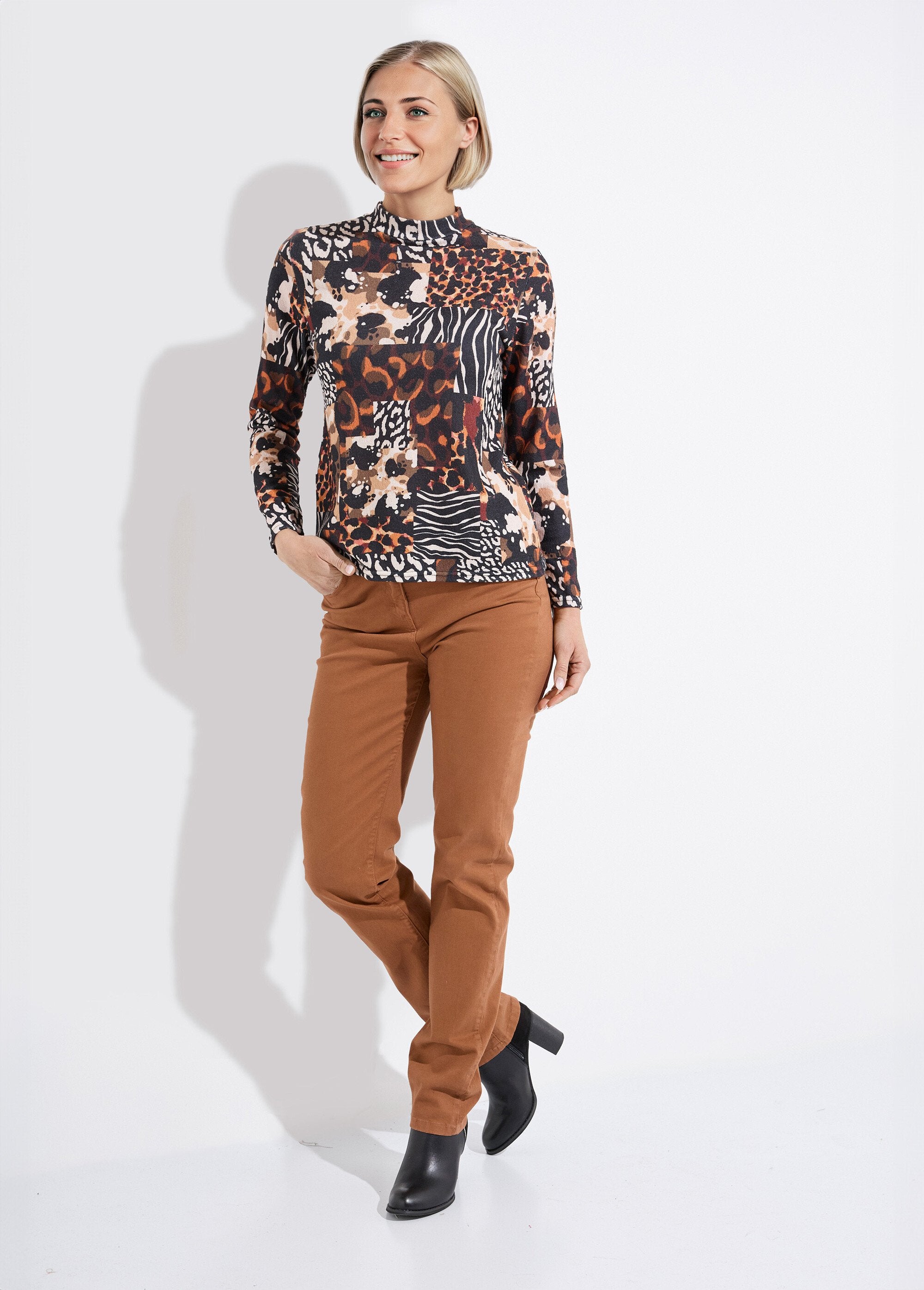 Warm_knit_animal_pattern_high_neck_T-shirt_Black_and_orange_SF1_slim