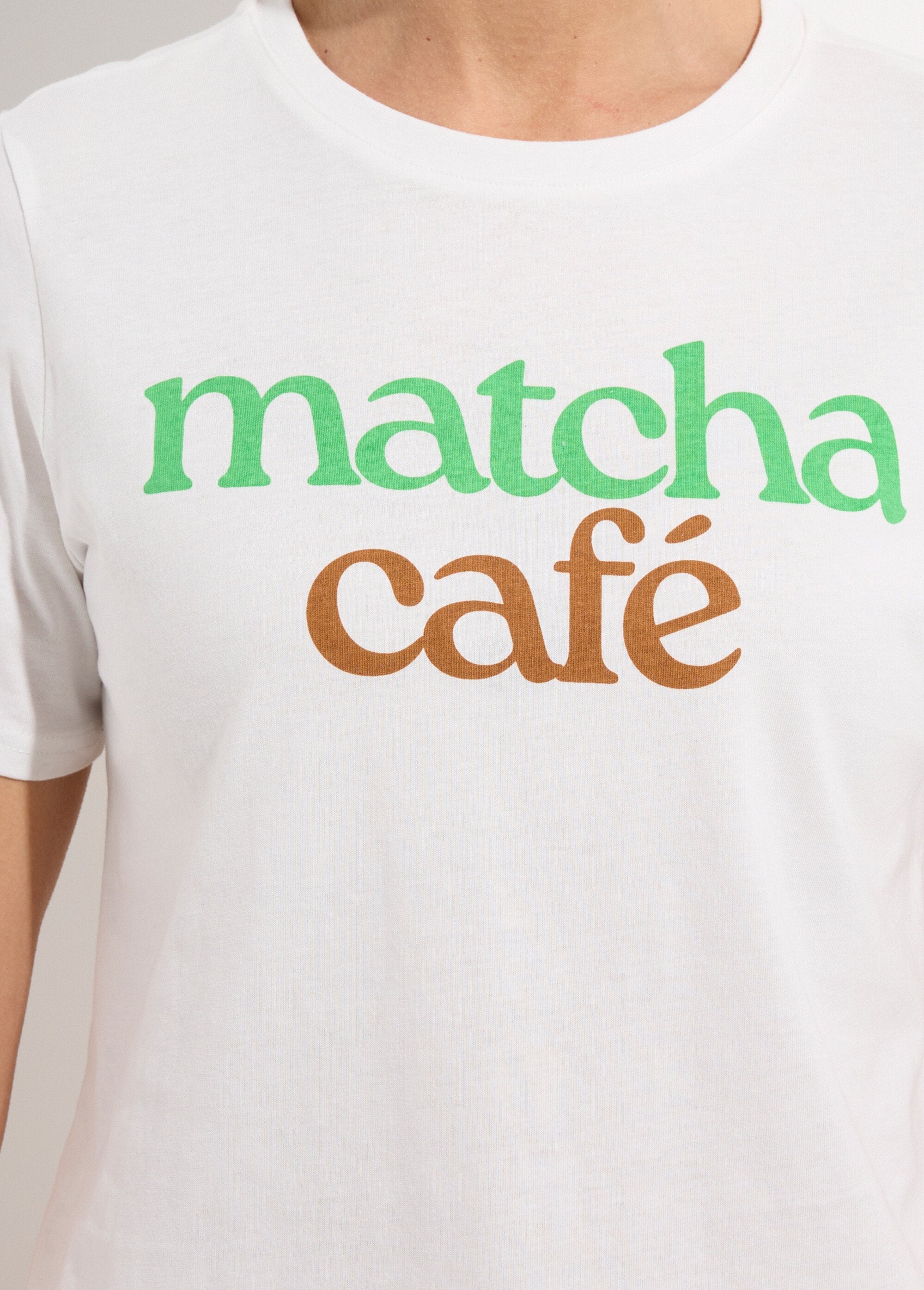 T-shirt_col_rond_avec_inscription_Matcha_Blanc_DE1_slim