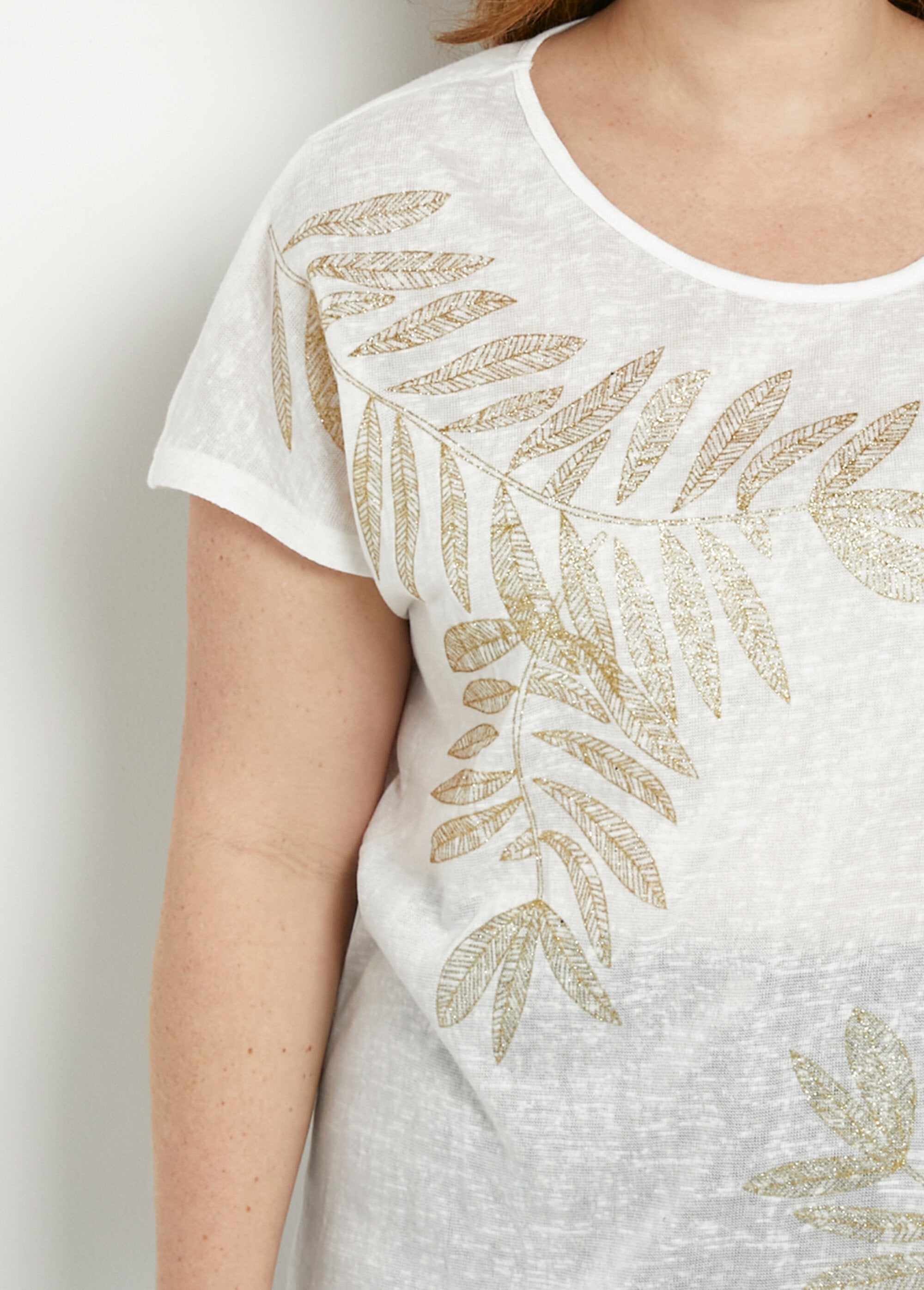 T-shirt_col_rond_maille_flammée_motif_doré_Blanc_DE1_curvy