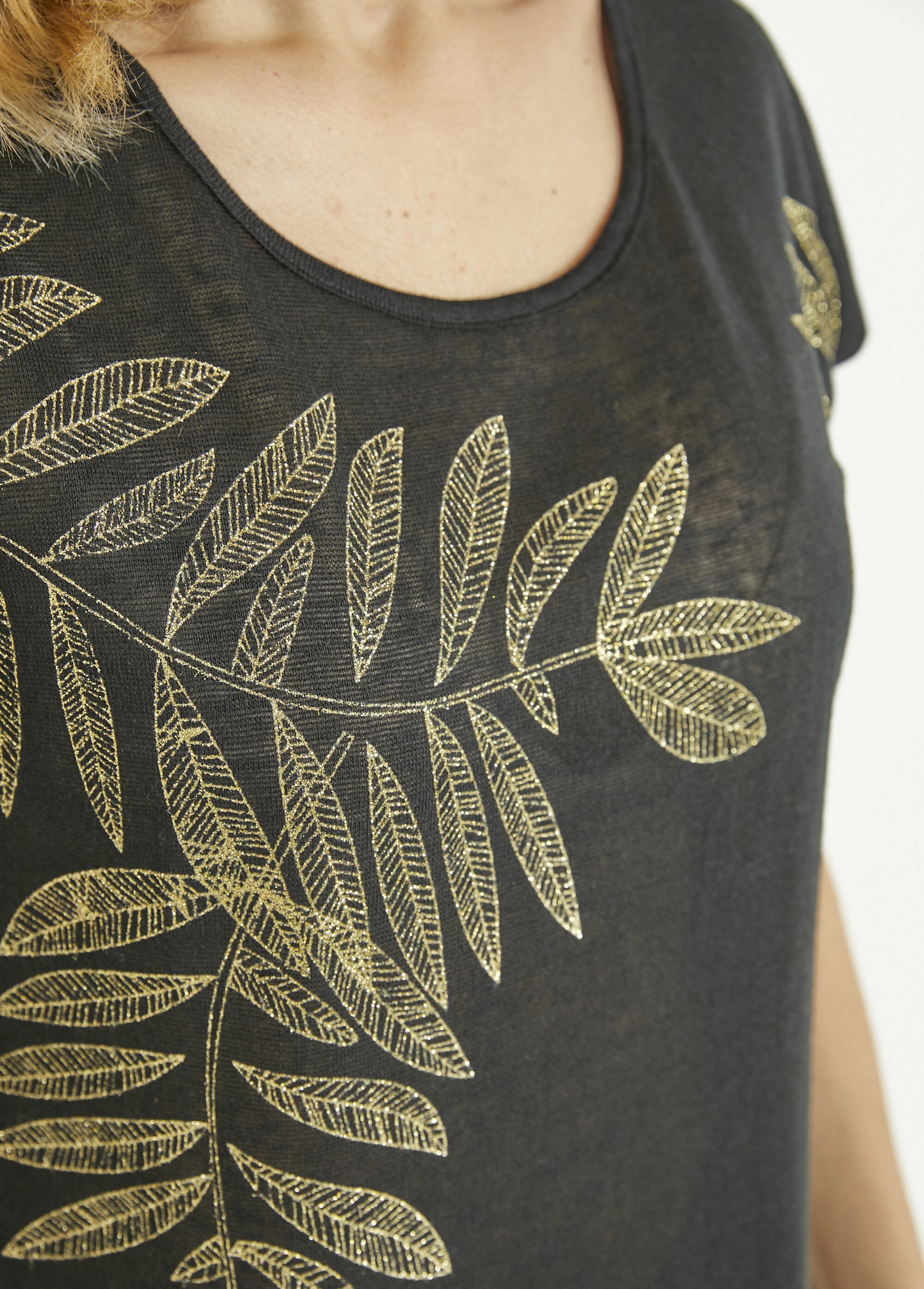 T-shirt_col_rond_maille_flammée_motif_doré_Noir_DE2_slim
