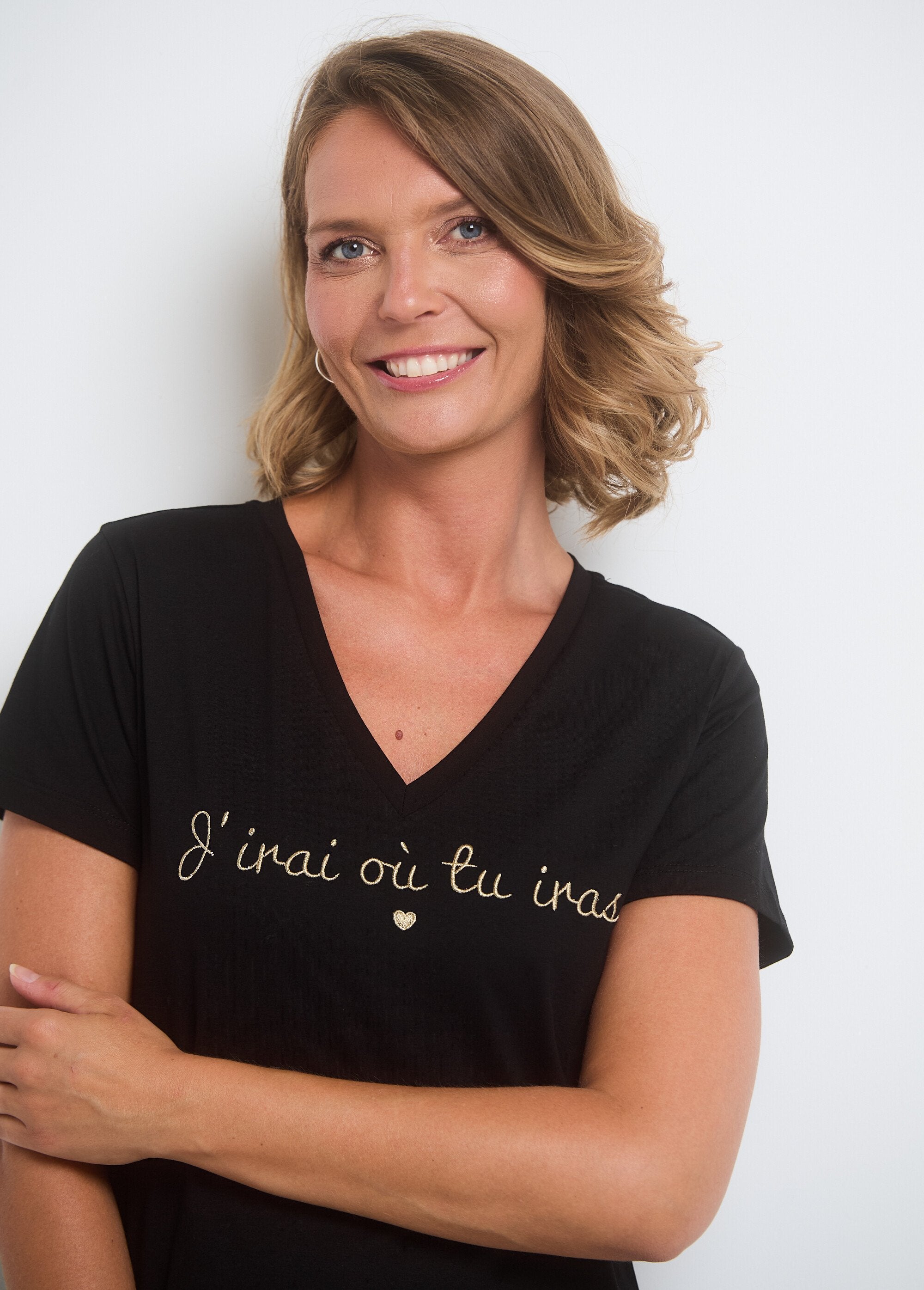 T-shirt_col_V_manches_courtes_à_message_Noir_DE1_slim