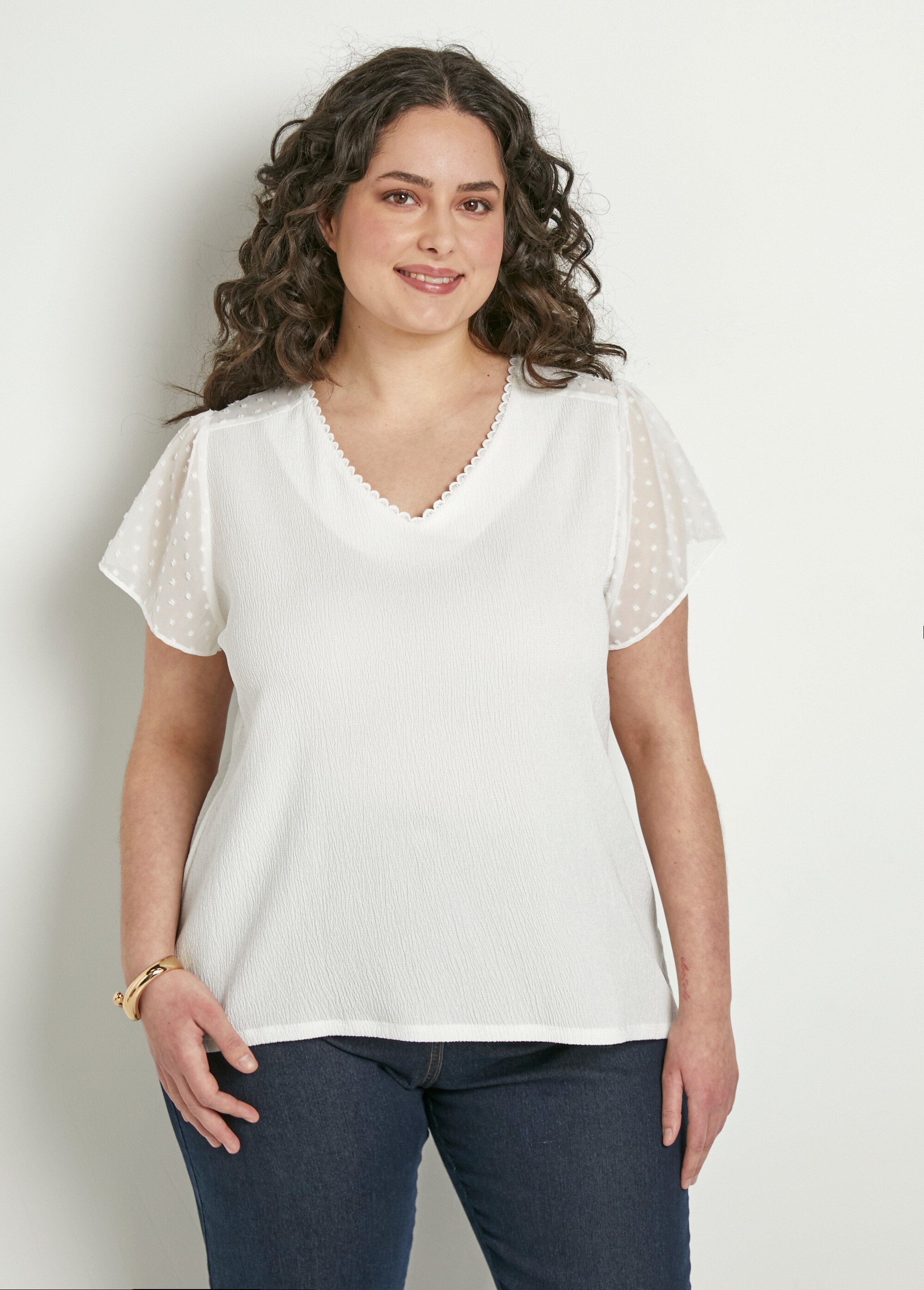 T-shirt_met_korte_mouwen_en_gevederde_V-hals_Blanc_FA1_curvy
