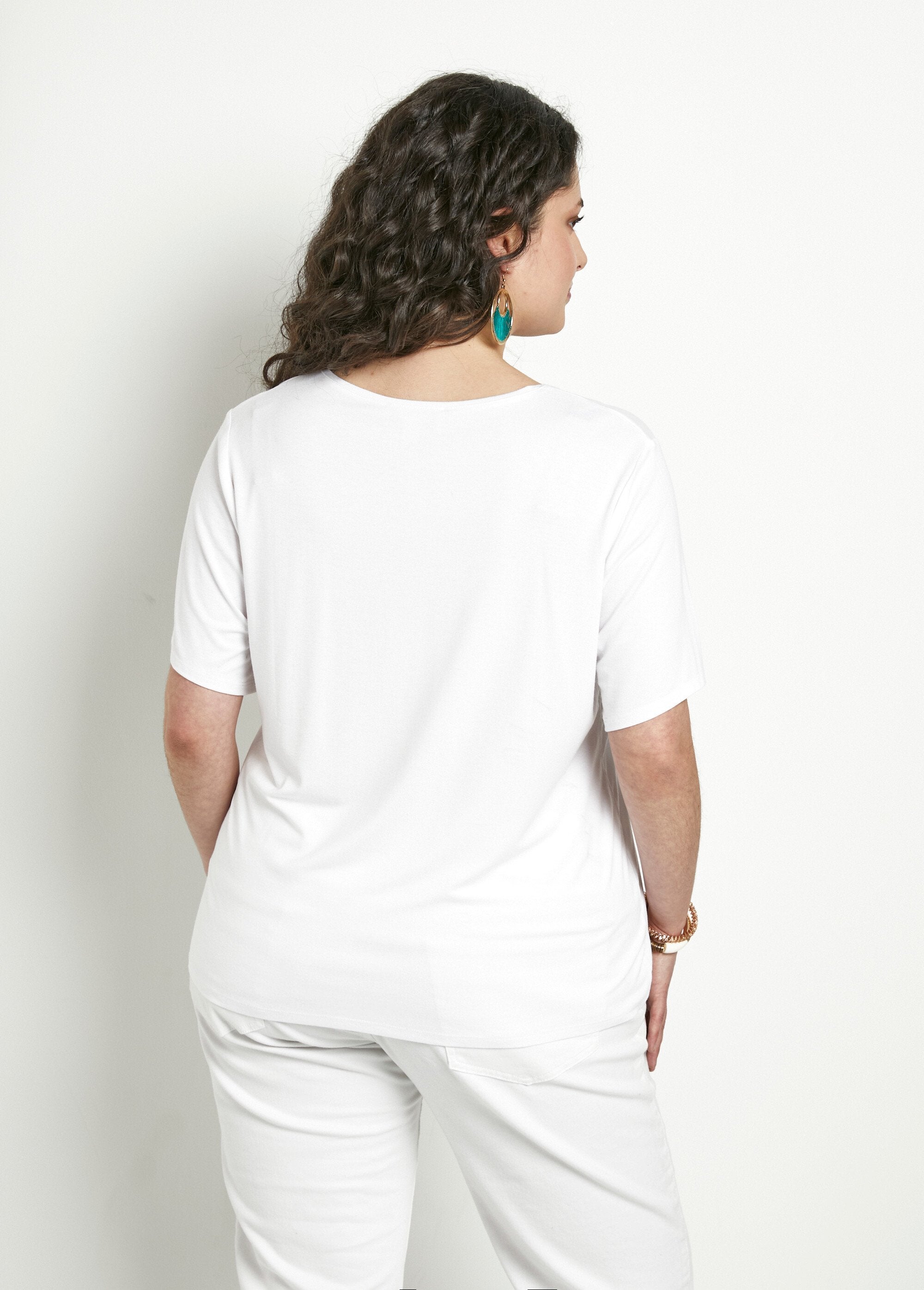 Wit_T-shirt_met_korte_mouwen_Fond_blanc_DO1_curvy
