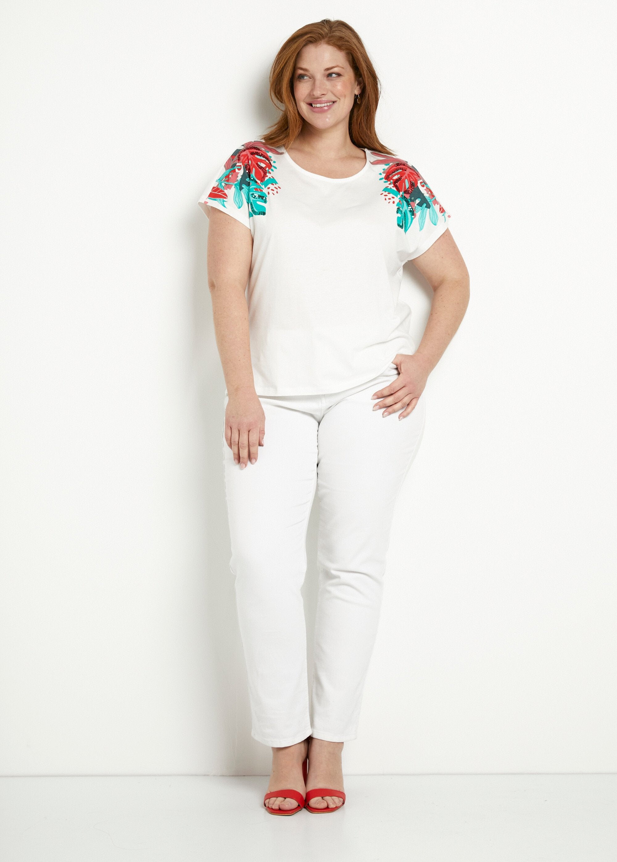 T-shirt_court_blanc_motif_sequins_col_rond_Fond_blanc_SF1_curvy