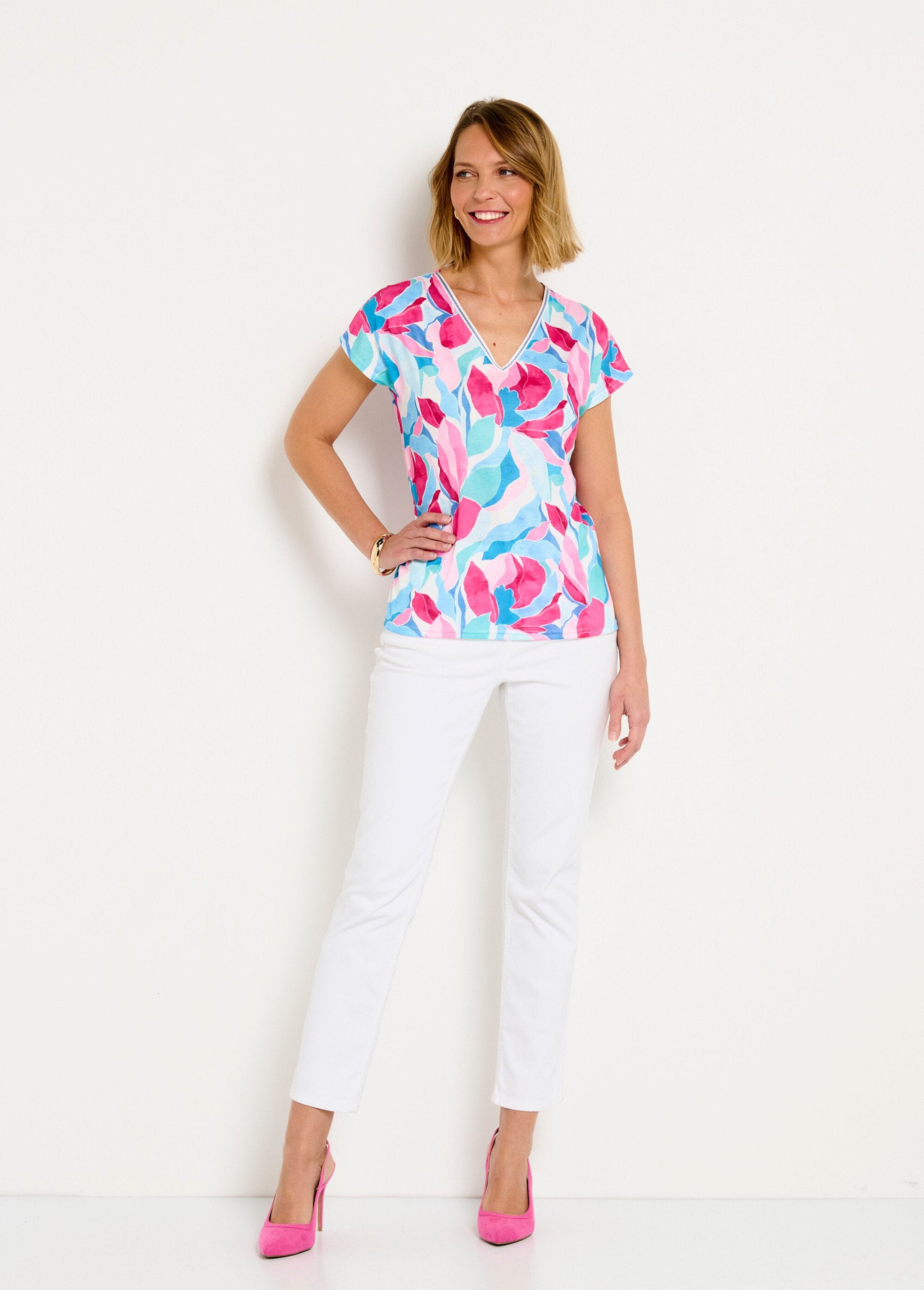T-shirt_met_glanzende_opdruk_en_V-hals_Bleu_et_rose_SF1_slim