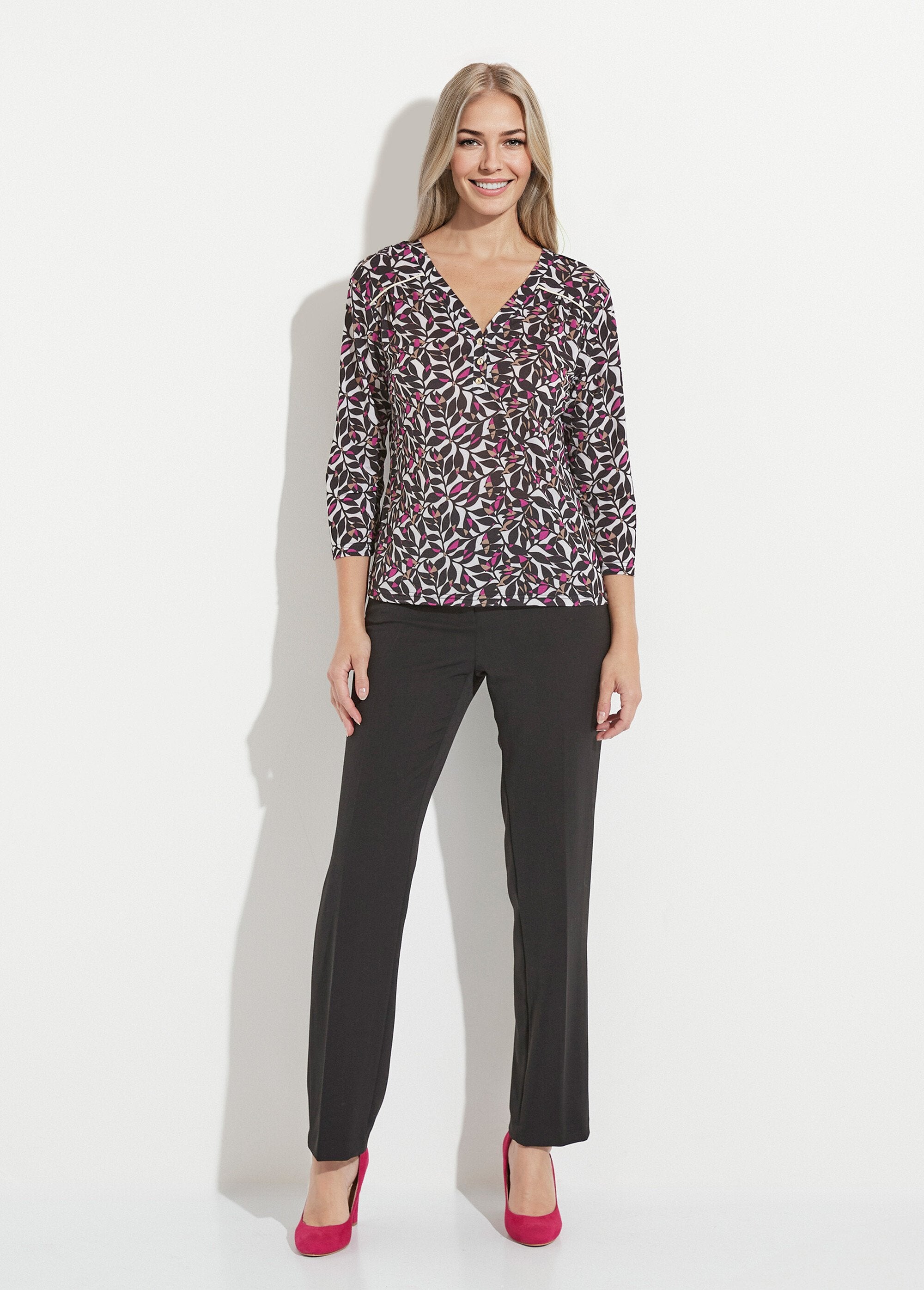 T-shirt_court_col_V_manches_3/4_imprimé_feuilles_Ecru_et_rose_SF1_slim