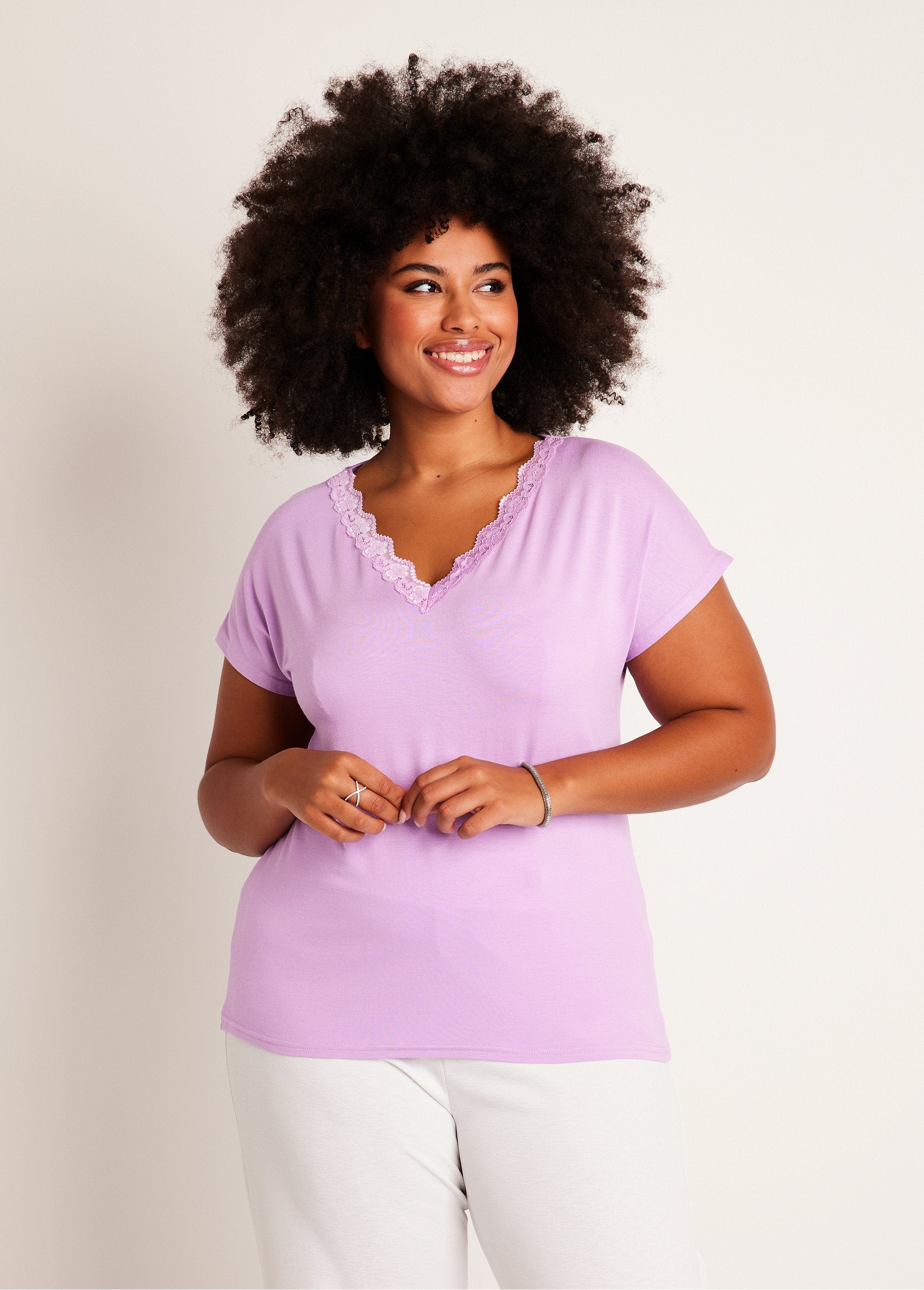 Kort_T-shirt_van_stretchkant_Parma_FA1_curvy