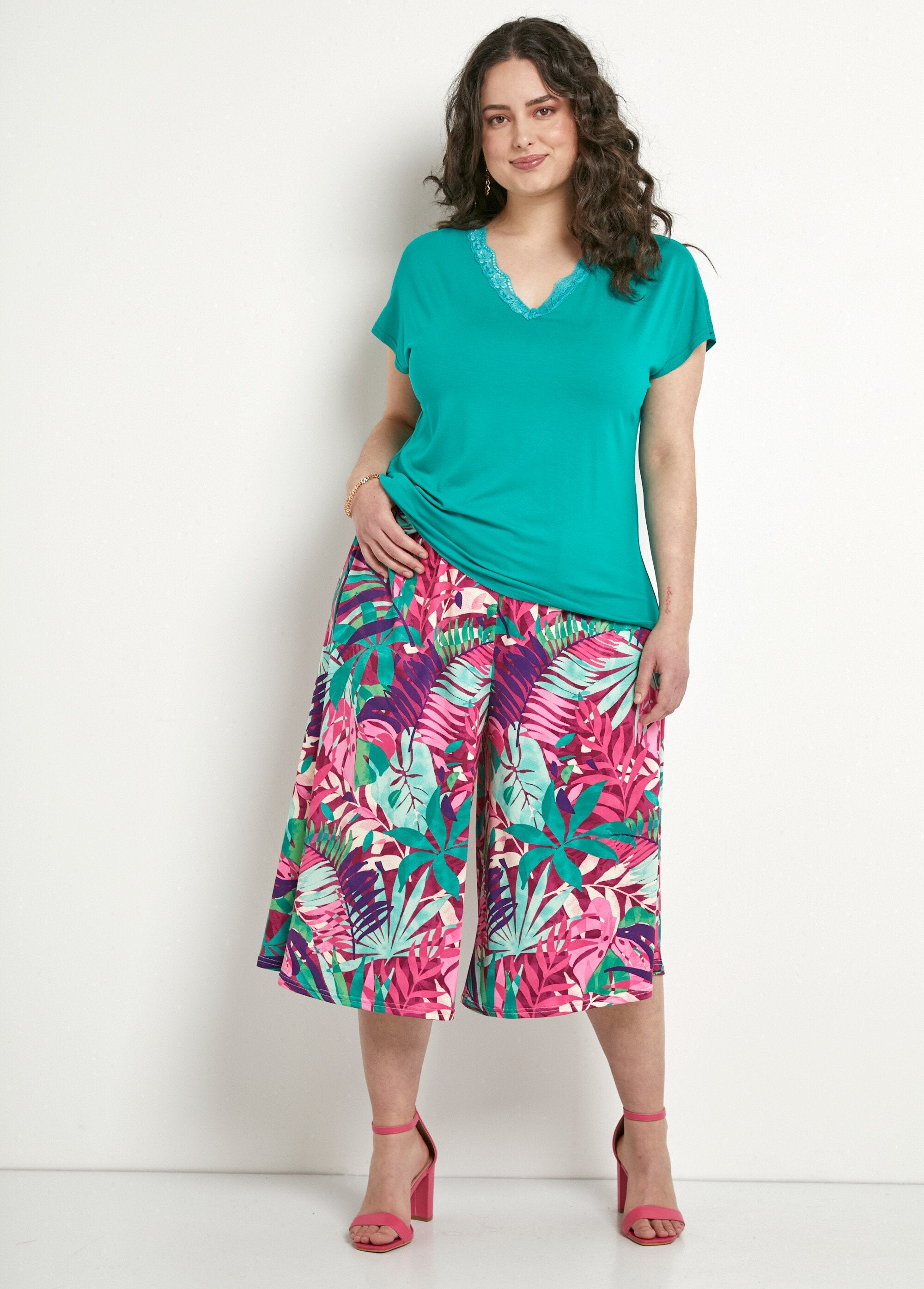 Kort_T-shirt_van_stretchkant_Menthe_SF1_curvy