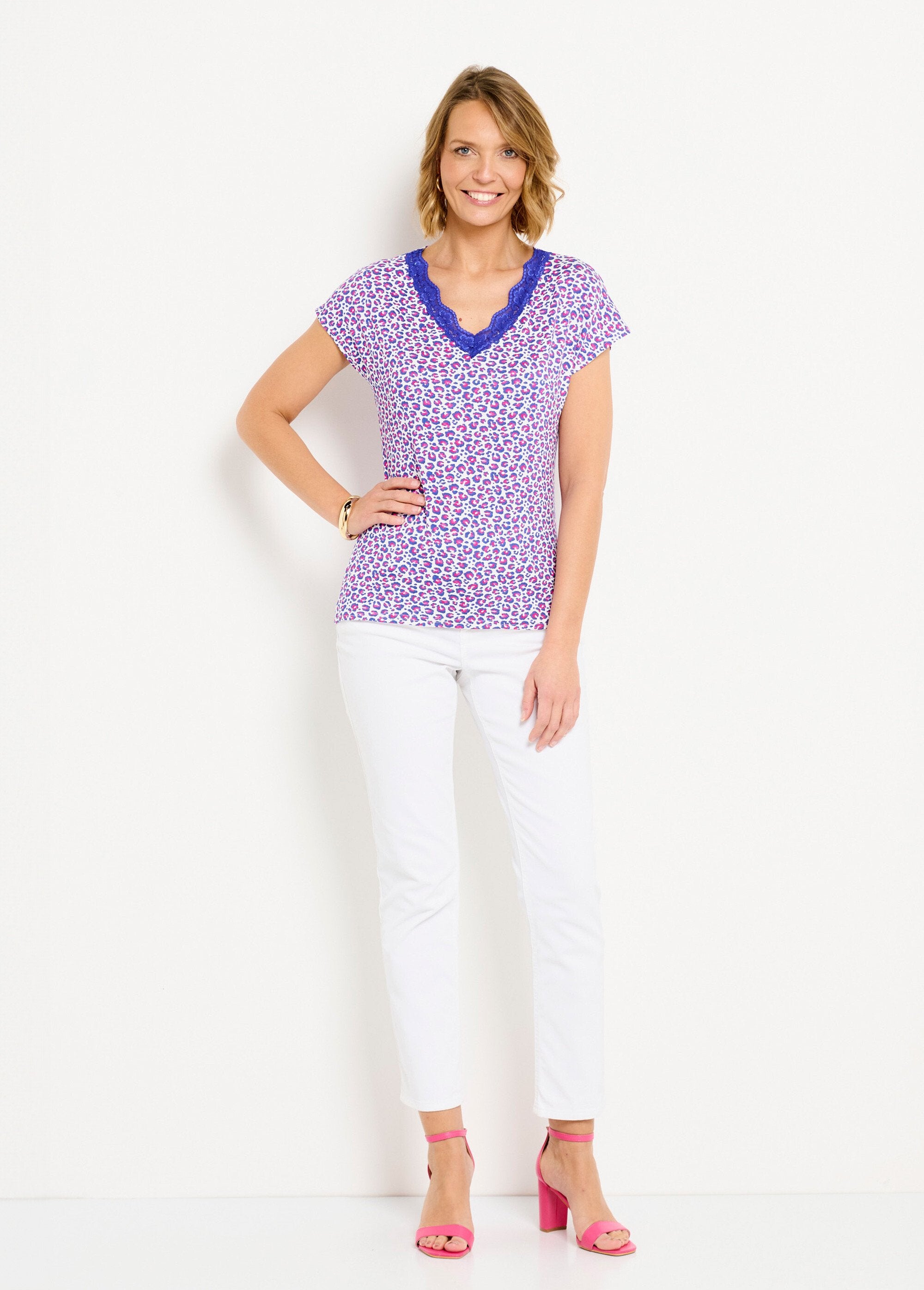 Kort_T-shirt_van_stretchkant_Fond_ecru_SF1_slim