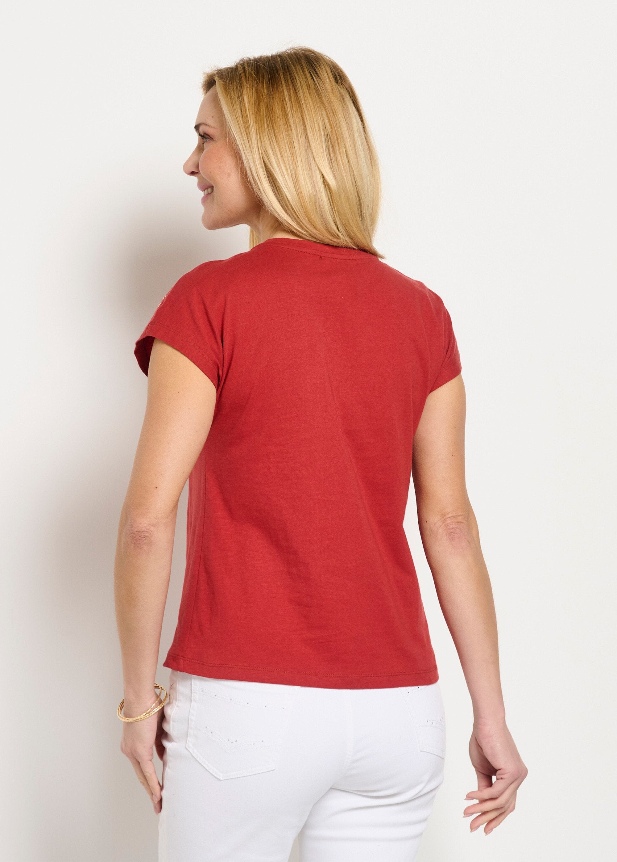 Effen_T-shirt_met_studs_in_vlammensteek_Paprika_DO1_slim
