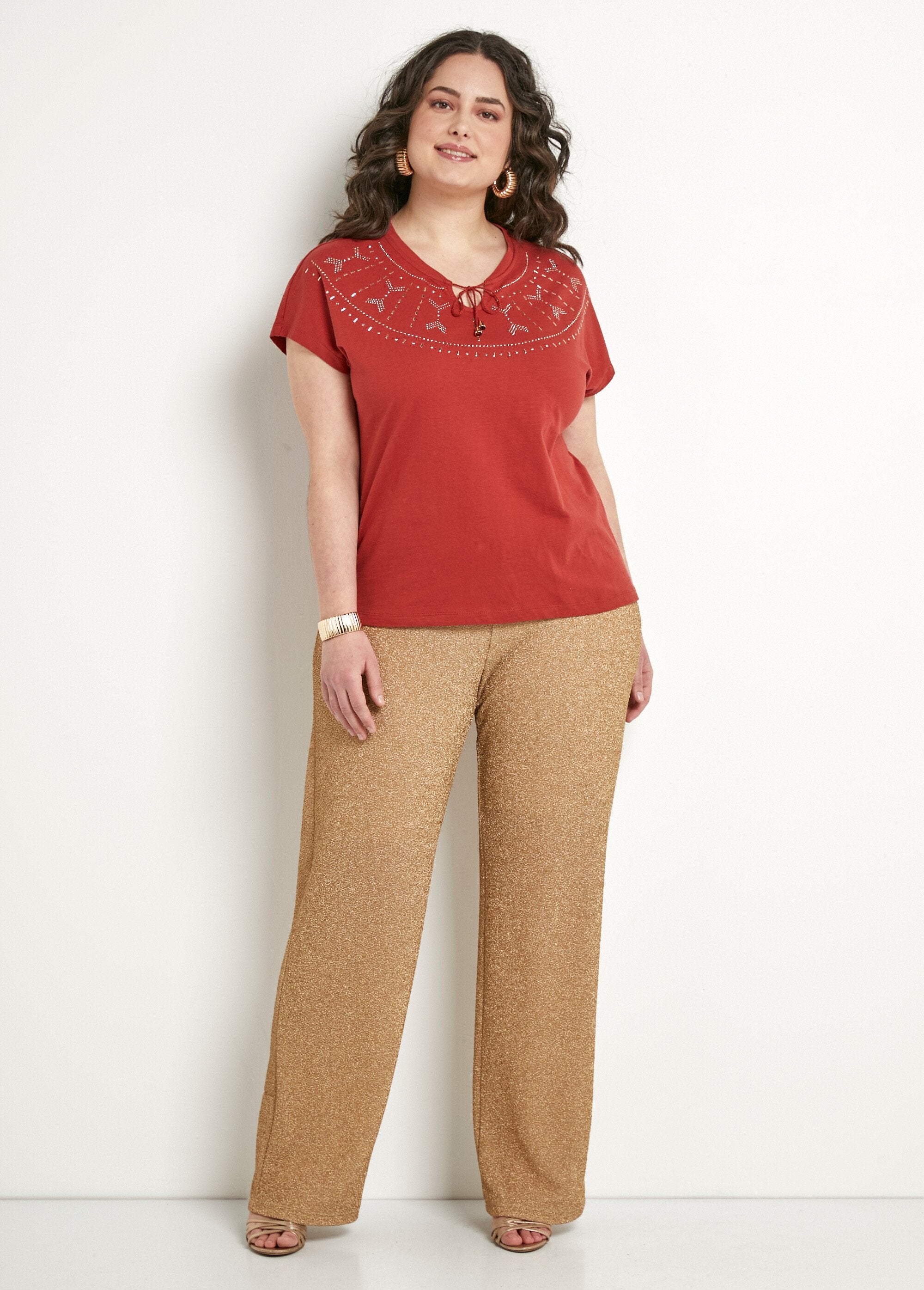Effen_T-shirt_met_studs_in_vlammensteek_Paprika_SF1_curvy