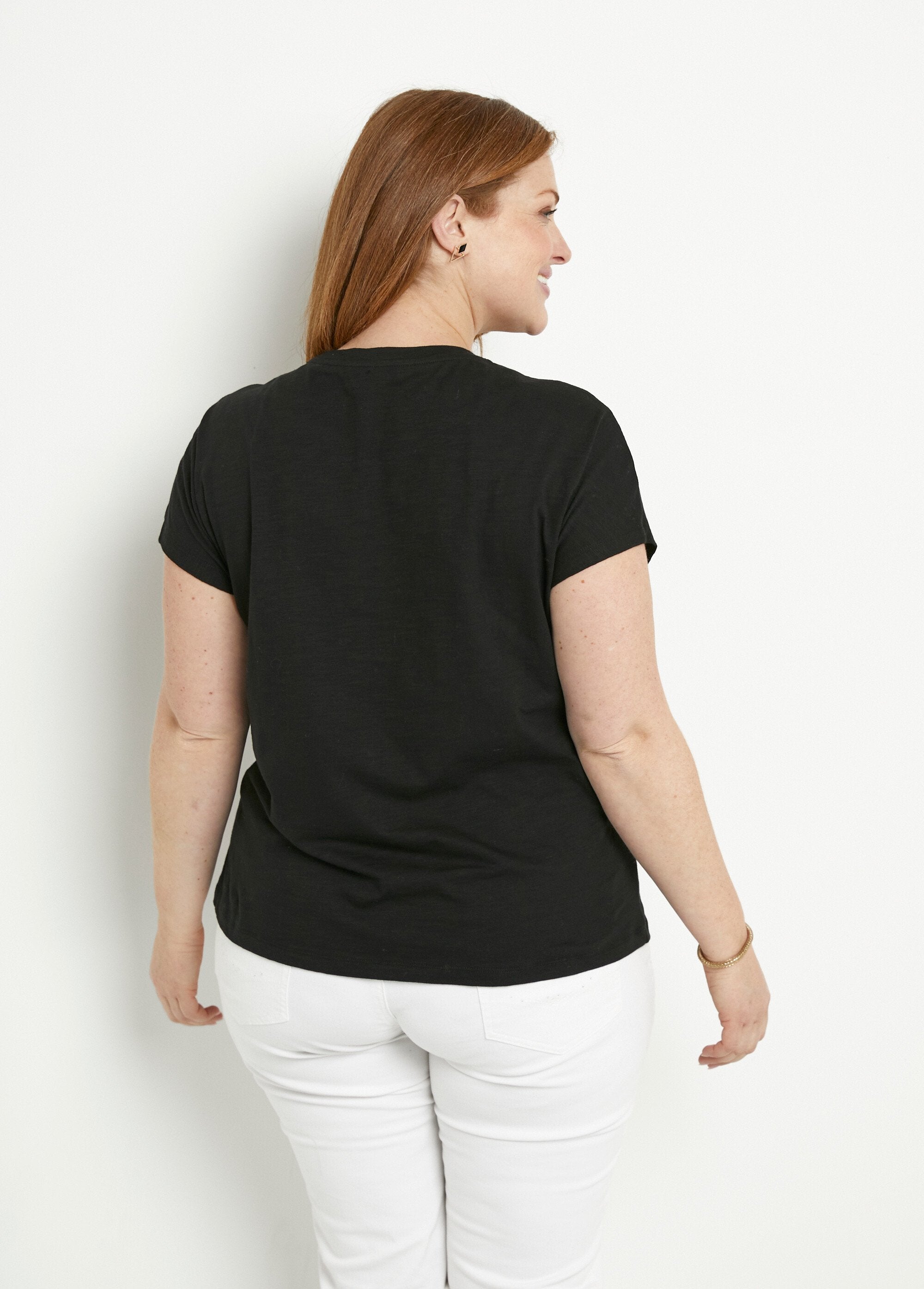 Effen_T-shirt_met_studs_in_vlammensteek_Noir_DO1_curvy
