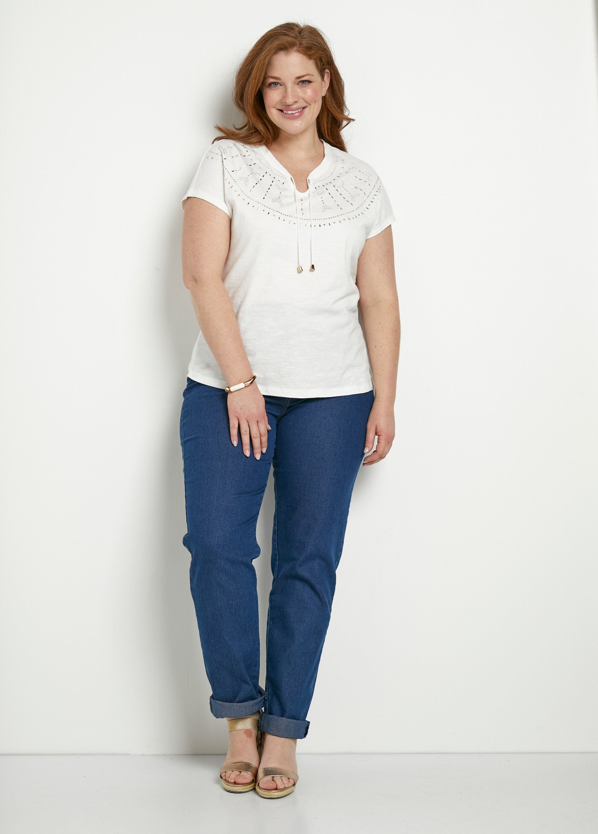 T-shirt_court_uni_clouté_maille_flammée_Blanc_casse_SF1_curvy