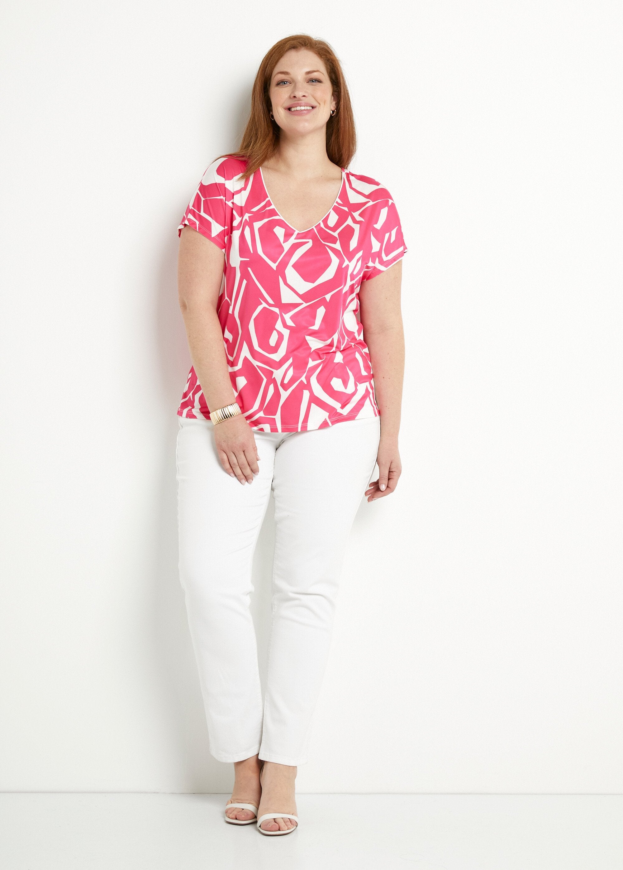 Grafisch_T-shirt_met_V-hals_Fuchsia_et_blanc_SF1_curvy