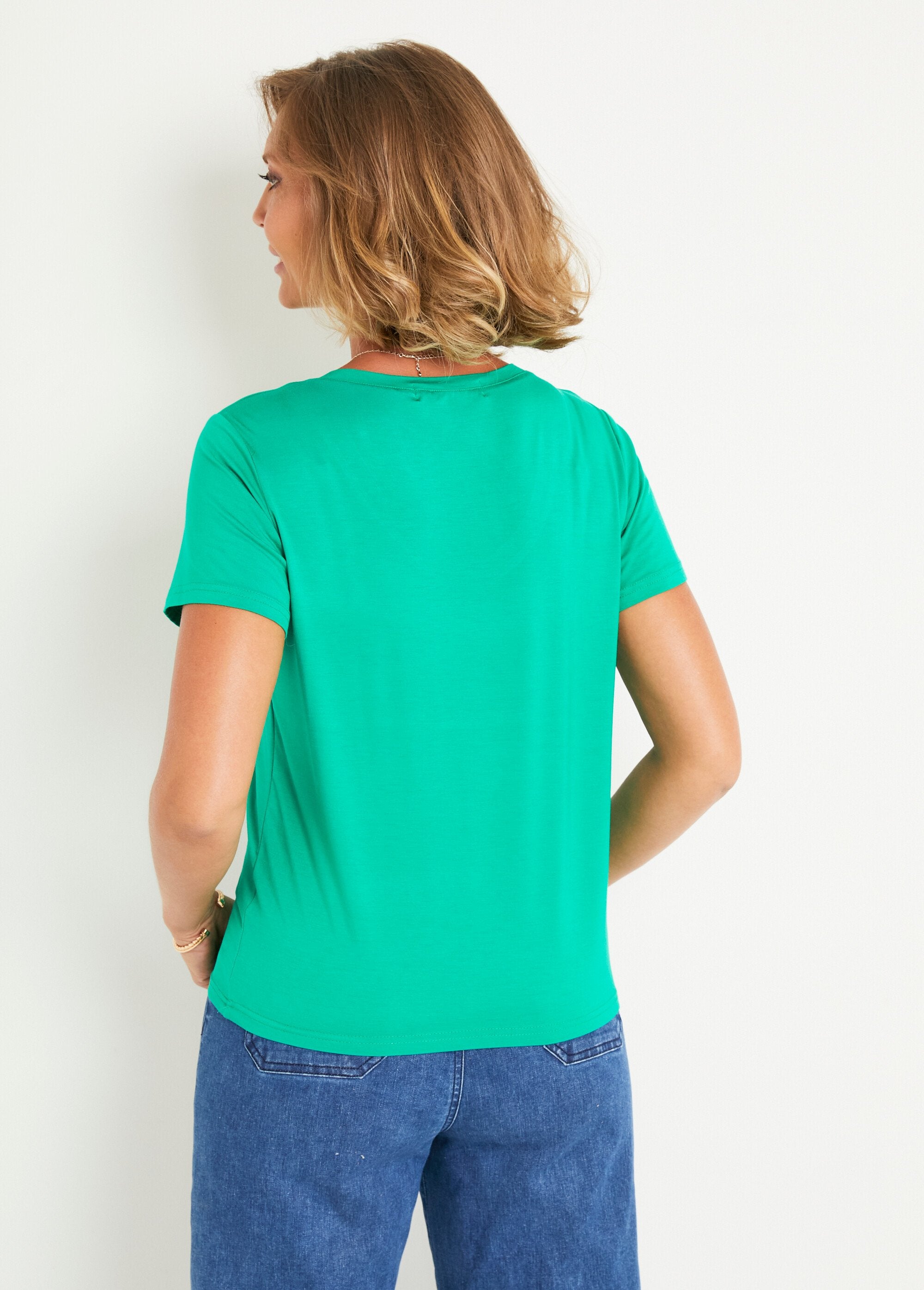 Vloeiend_V-hals_T-shirt_met_korte_mouwen_Vert_vif_DO1_slim