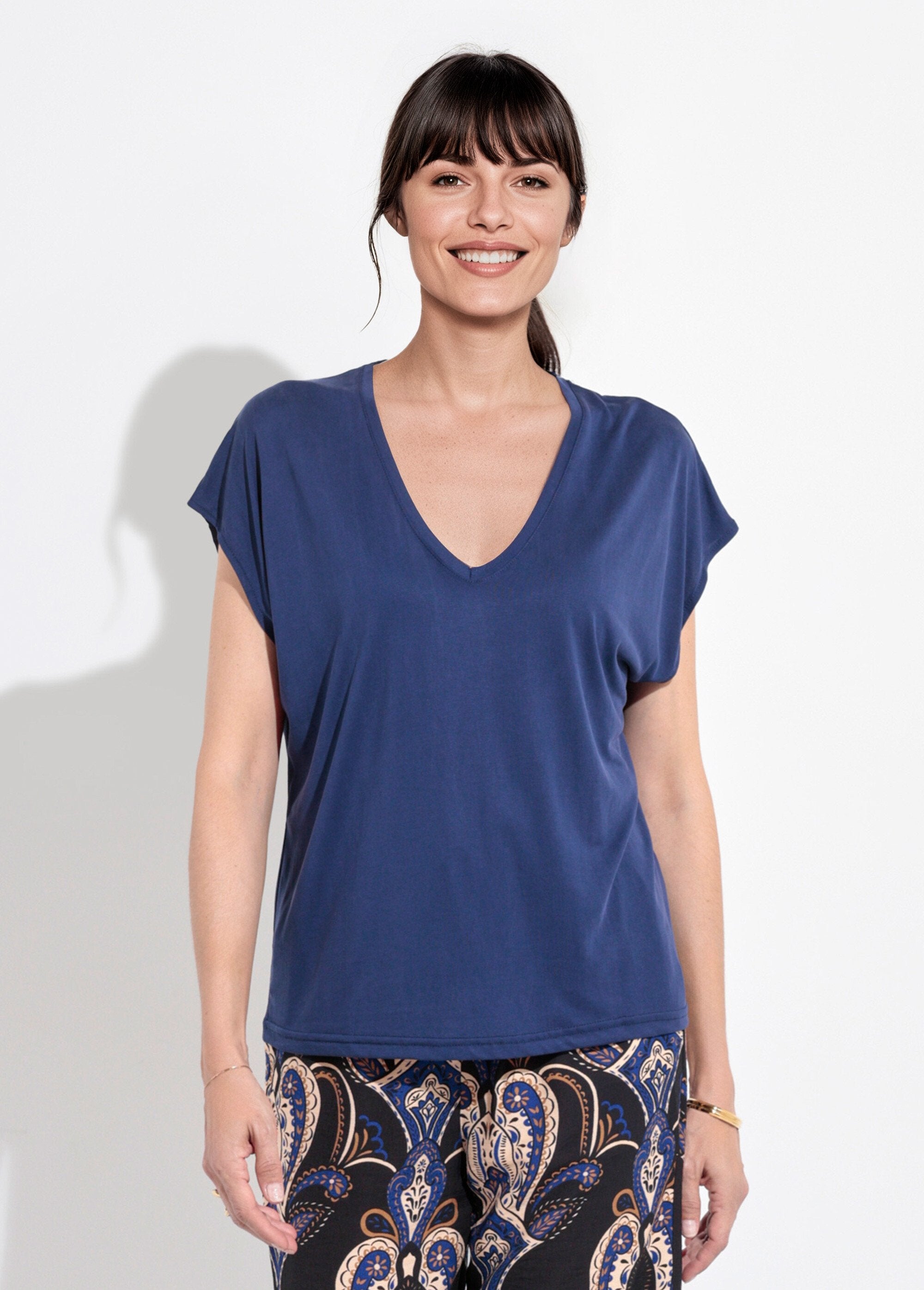 T-shirt_fluide_manches_courtes_porté_loose_Marine_FA1_slim