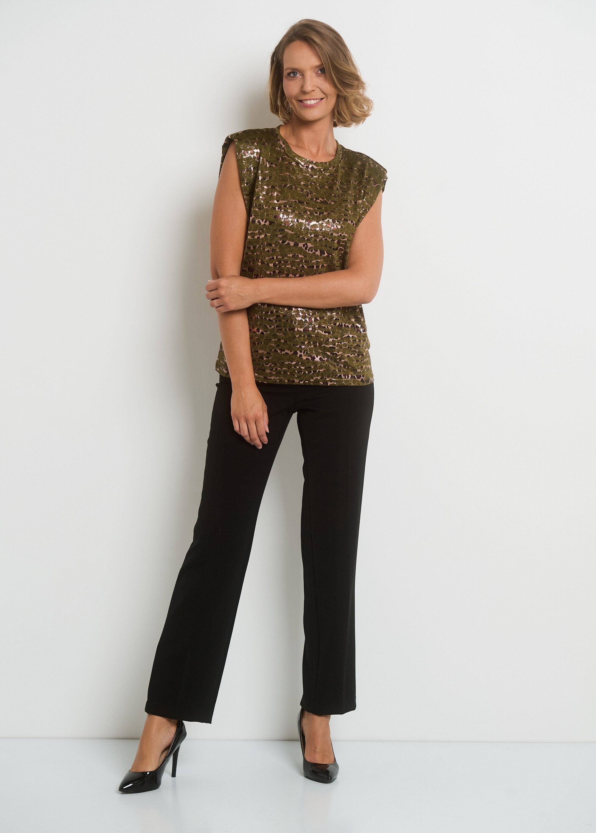 Mouwloos_T-shirt_met_dierenprint_Kaki_imprime_SF1_slim