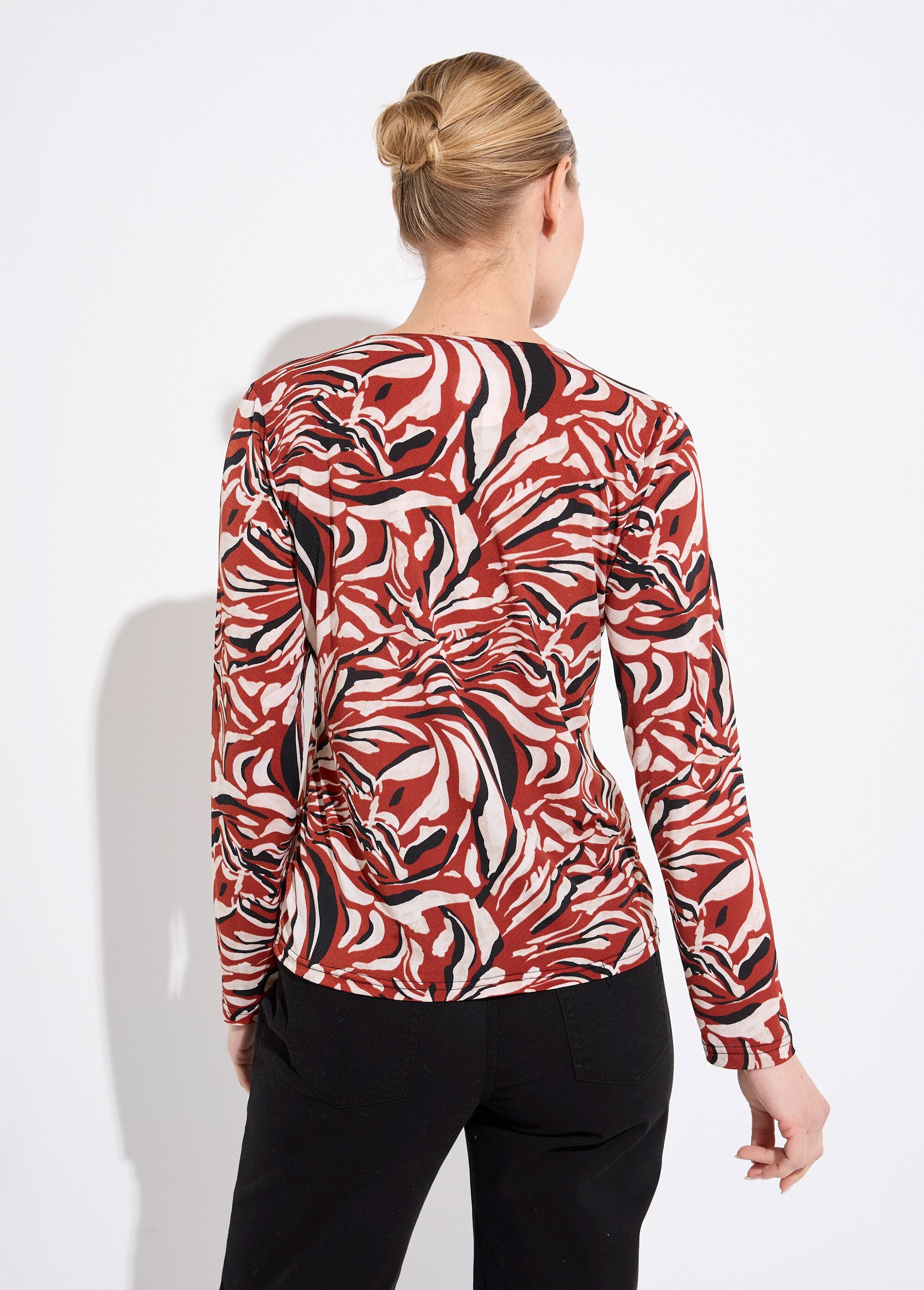 T-shirt_imprimé_graphique_col_V_dentelle_Noir_et_brique_DO1_slim