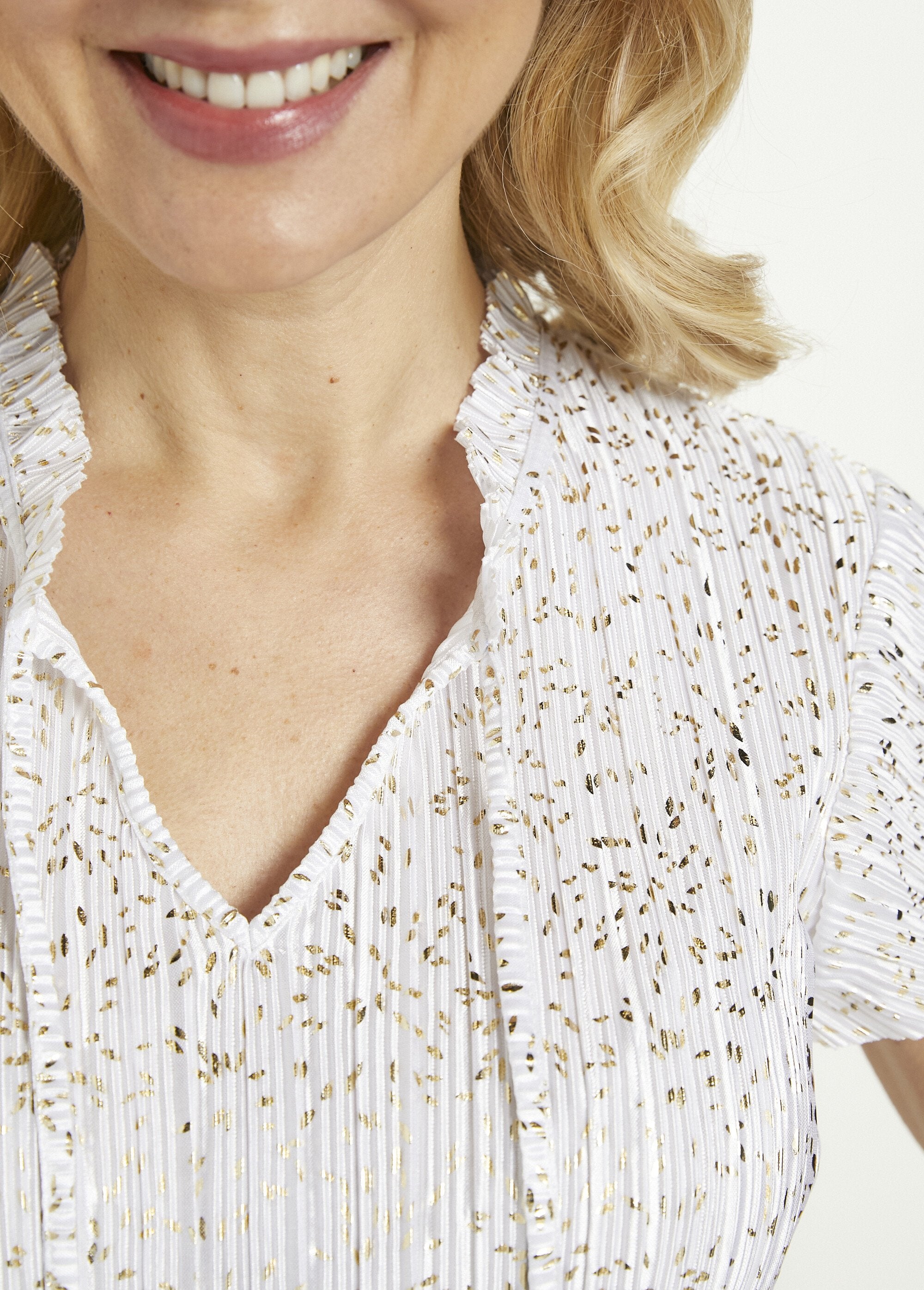 Lang_T-shirt_met_gouden_opdruk,_korte_mouwen_Blanc_DE1_slim