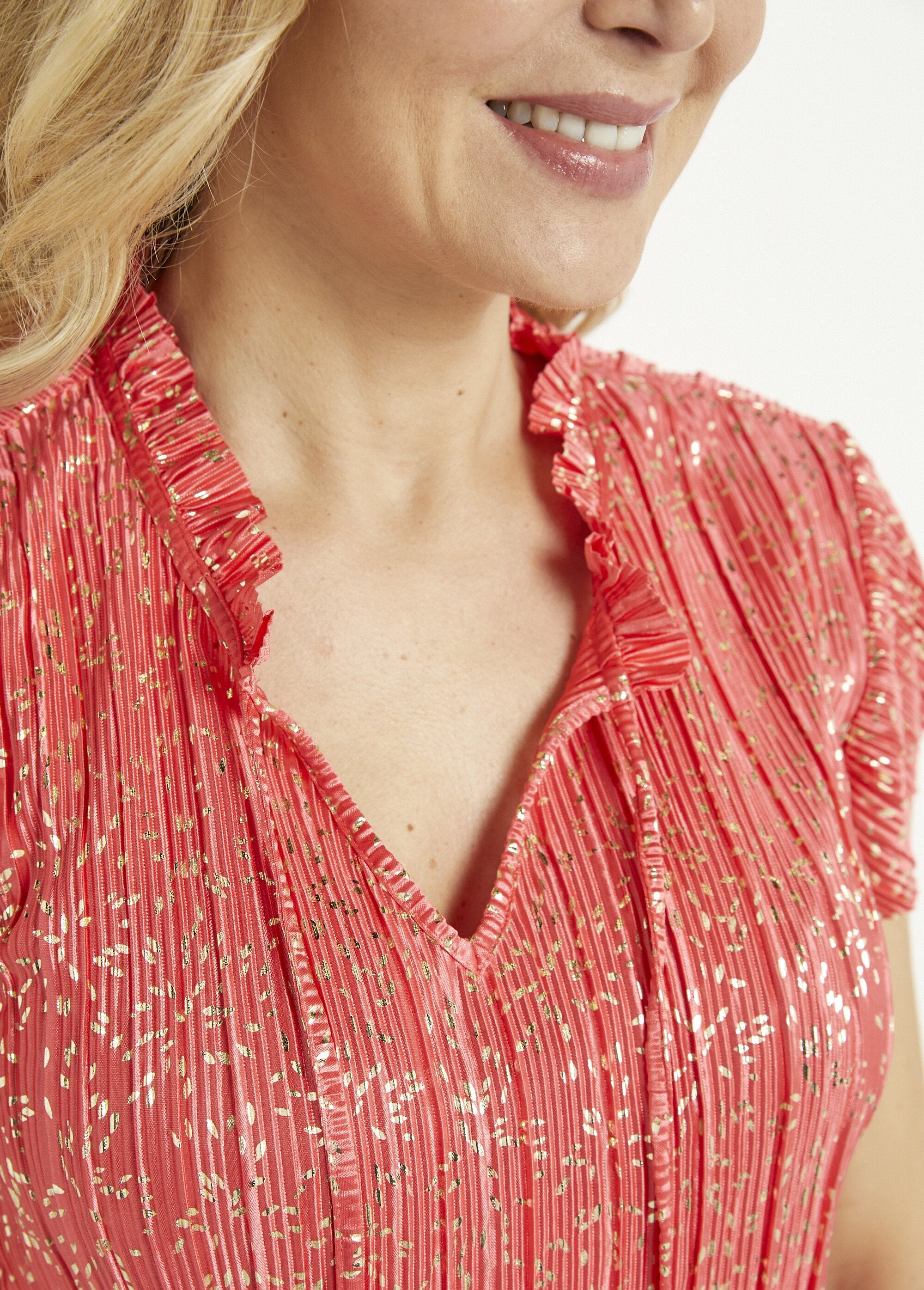 Lang_T-shirt_met_gouden_opdruk,_korte_mouwen_Corail_DE2_slim