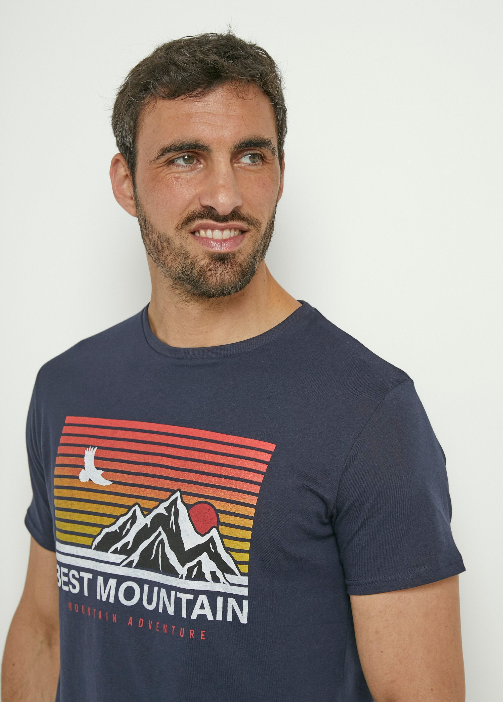 T-shirt_manches_courtes_motif_montagne_Marine_DE1_slim