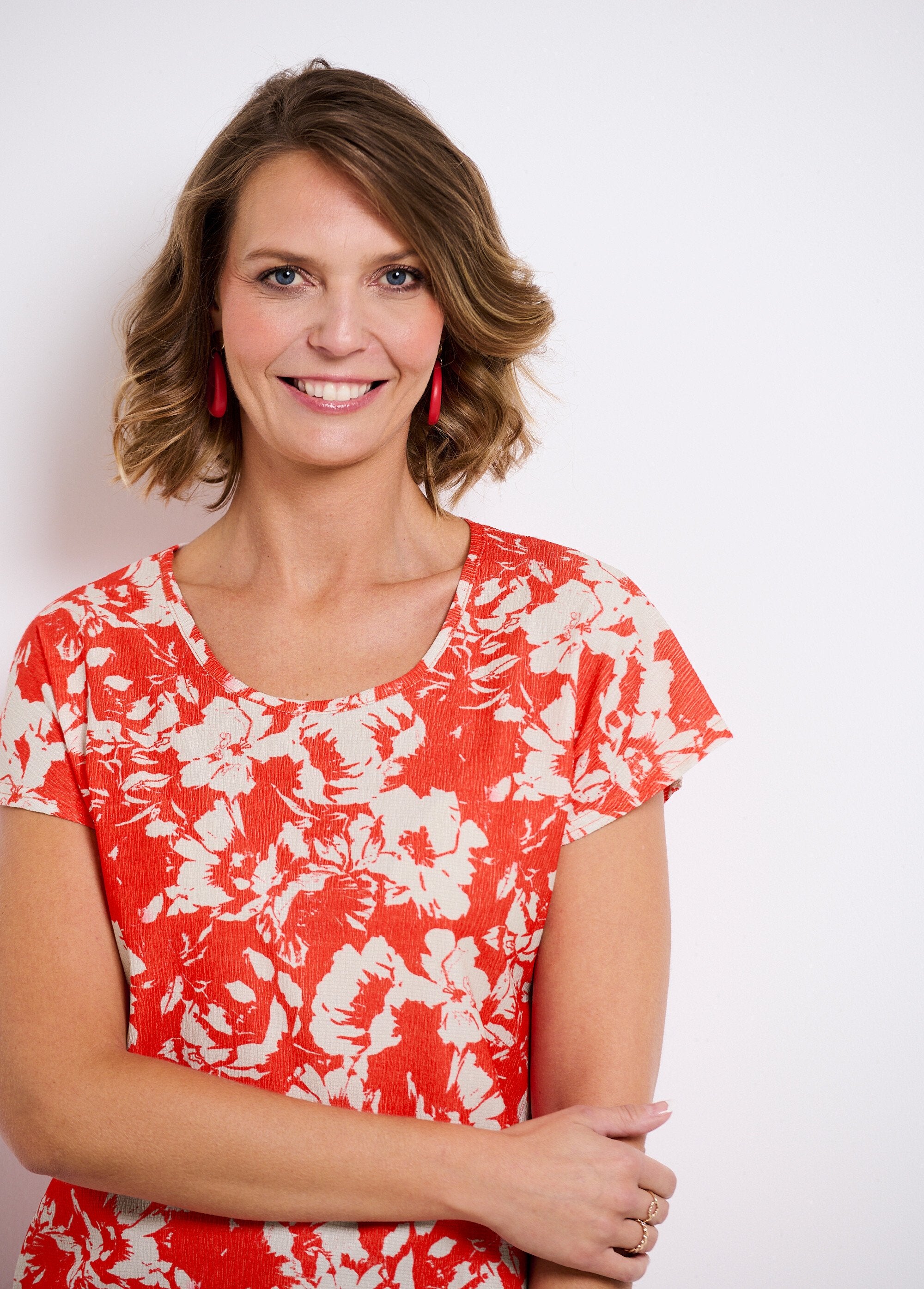 T-shirt_met_korte_mouwen,_effen_of_met_bloemenprint_Rouge_et_beige_DE1_slim