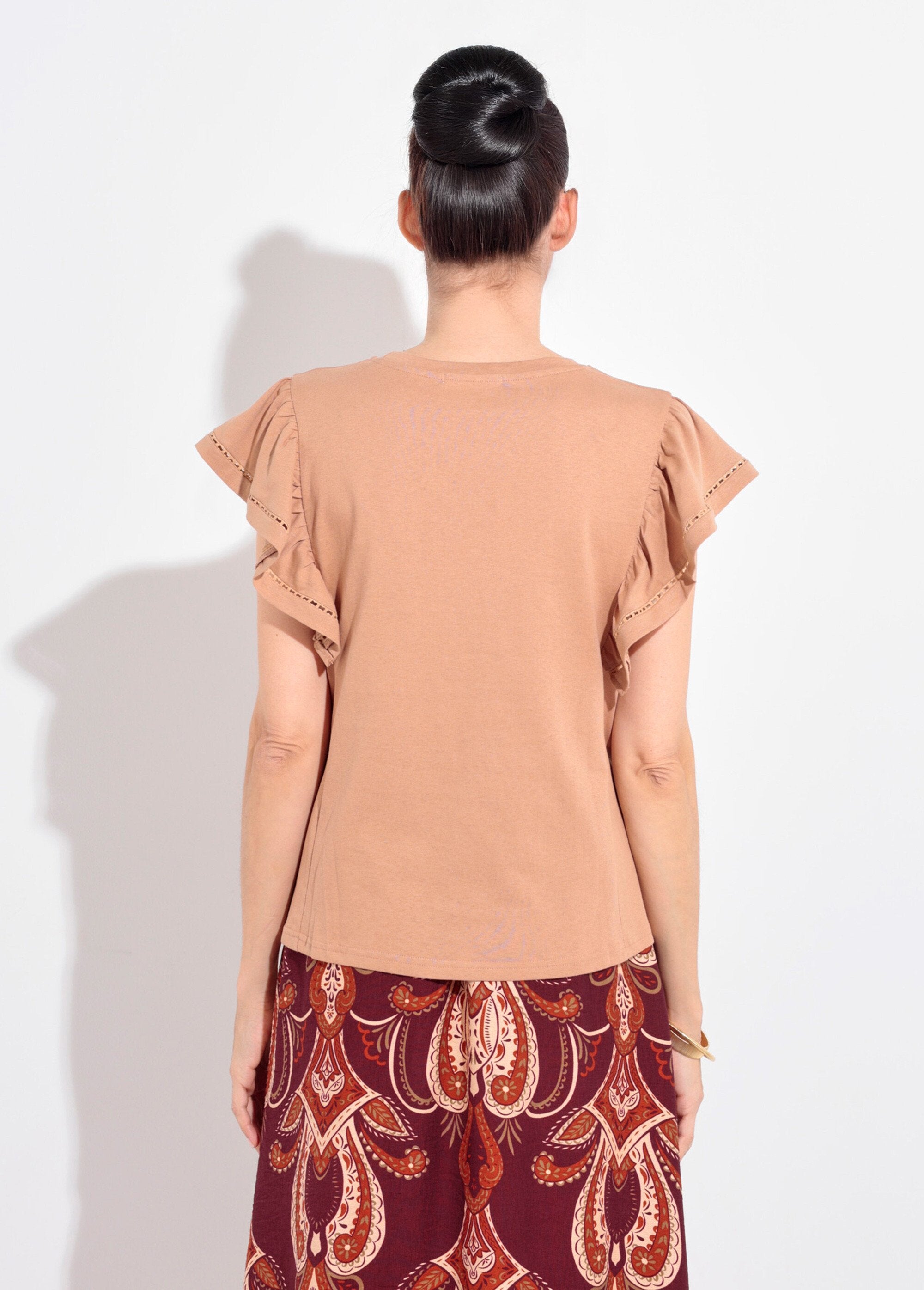 Opengewerkt_T-shirt_met_korte_mouwen_en_ruches_Camel_DO1_slim