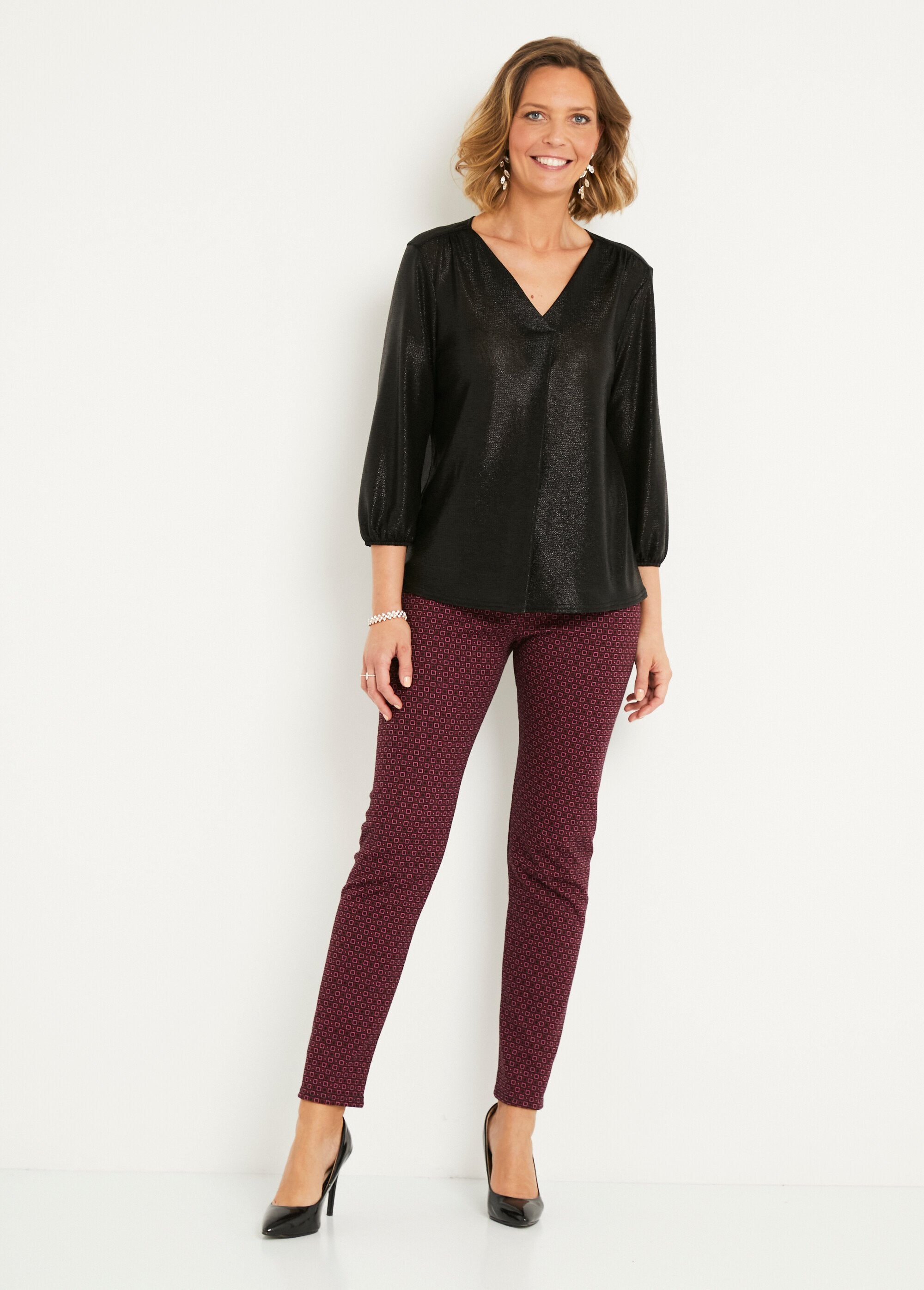 T-shirt_mi_long_ample_maille_brillante_col_V_Noir_SF1_slim