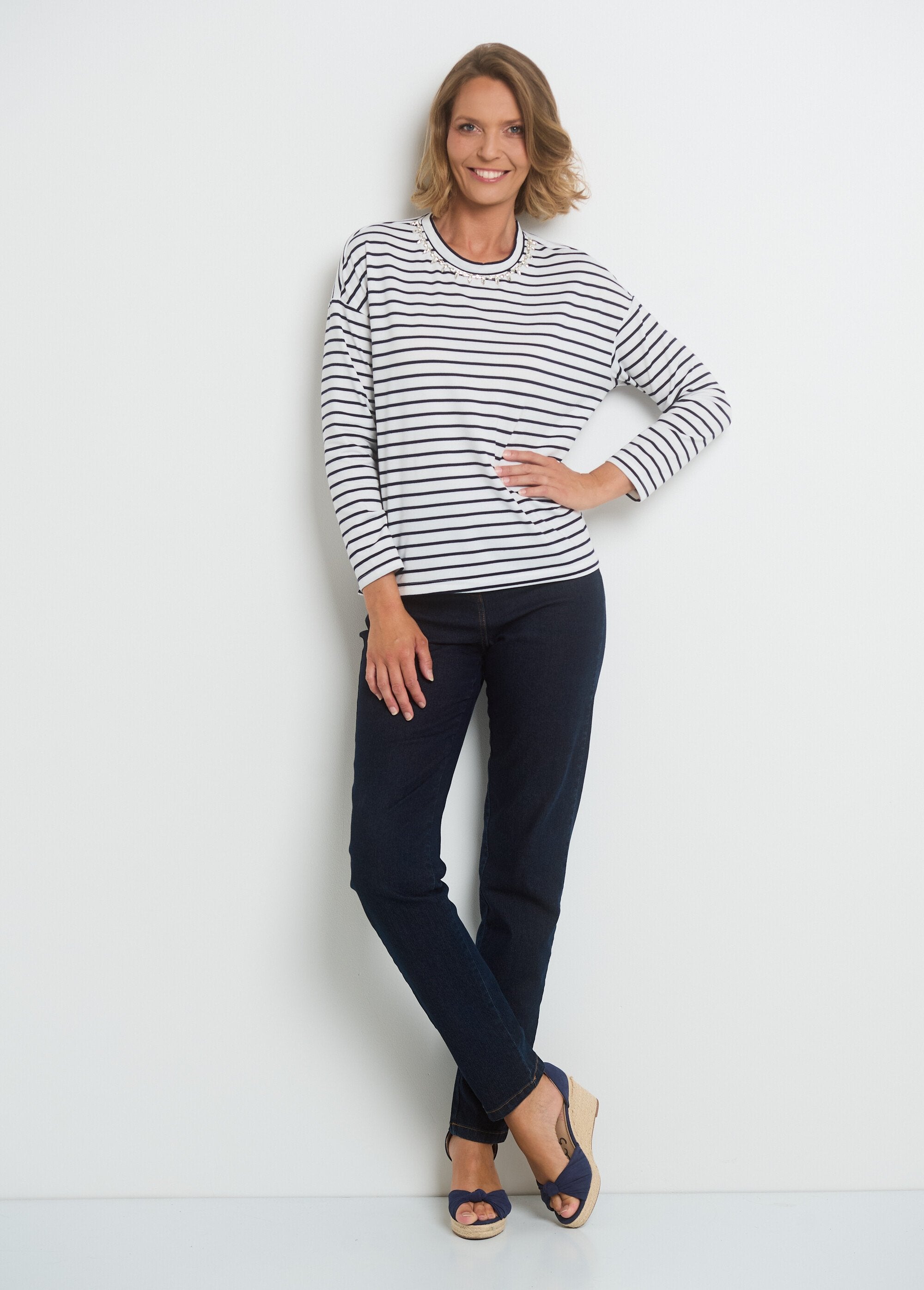 Gestreept_T-shirt_met_strass-halslijn_Blanc_raye_SF1_slim