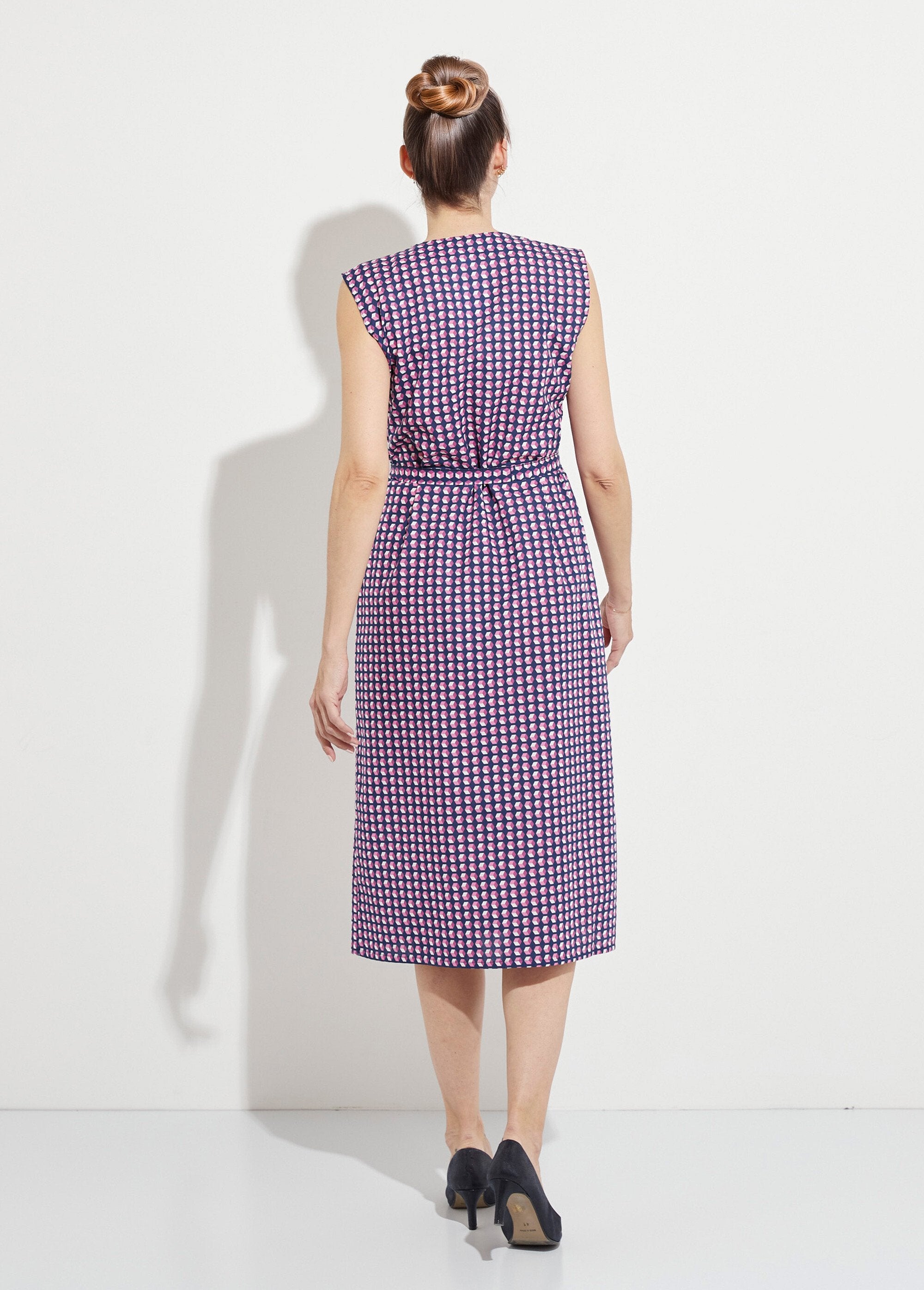 Mouwloos_knoopschort_met_grafische_print_Rose_DO1_slim