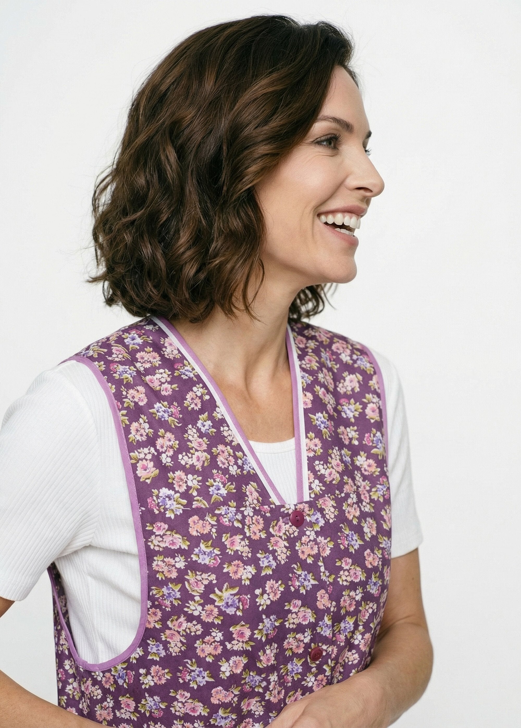 Tablier_court_imprimé_larges_emmanchures_Fond_parme_DE1_slim